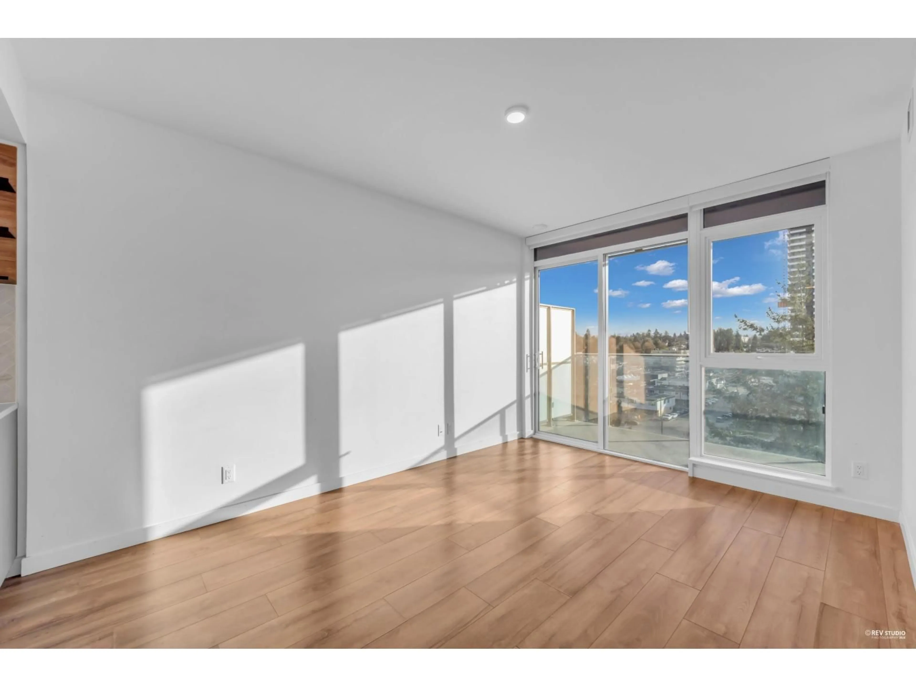 A pic of a room for 907 - 13428 105 AVENUE, Surrey British Columbia V3T0S6