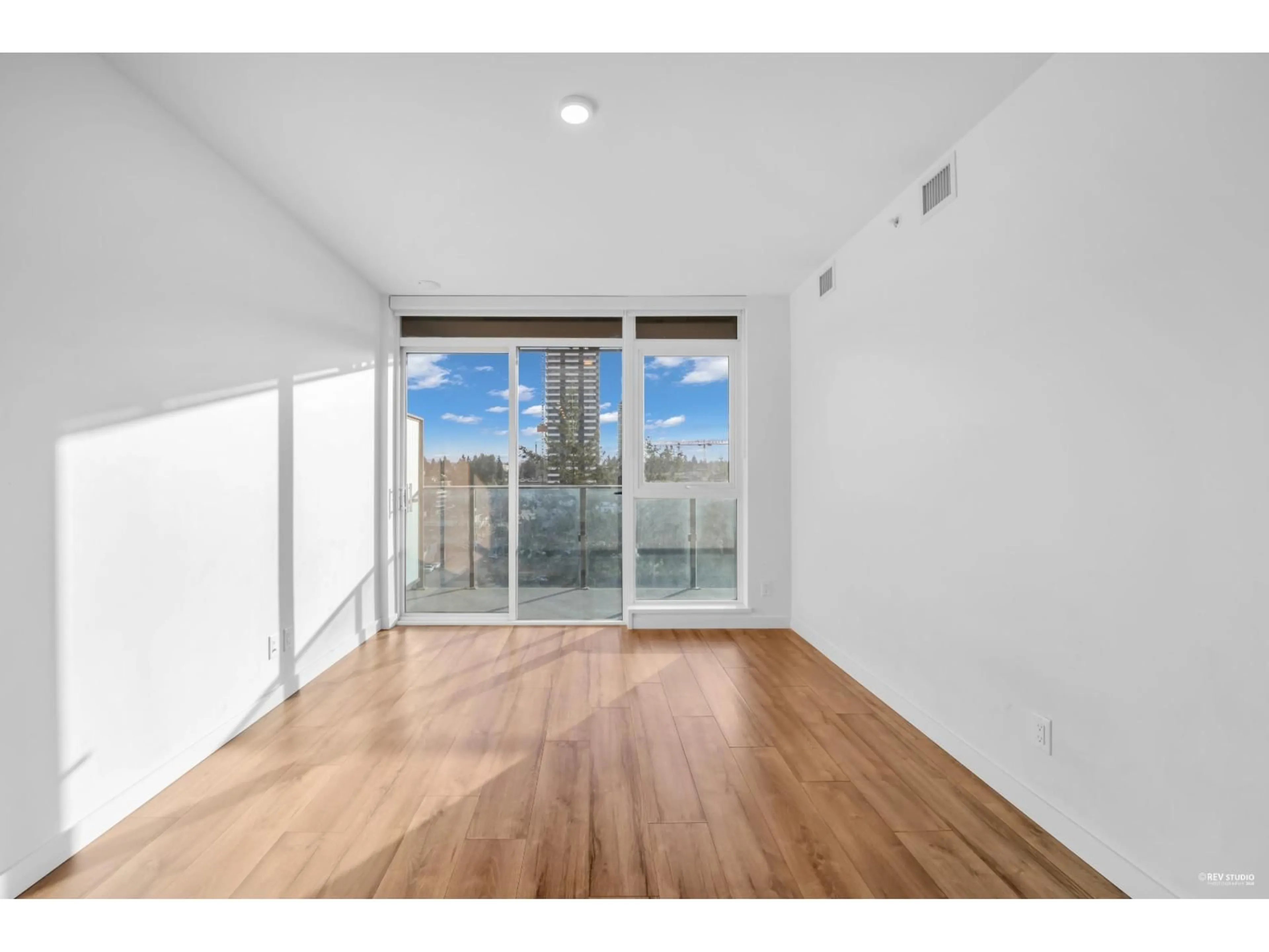 A pic of a room for 907 - 13428 105 AVENUE, Surrey British Columbia V3T0S6