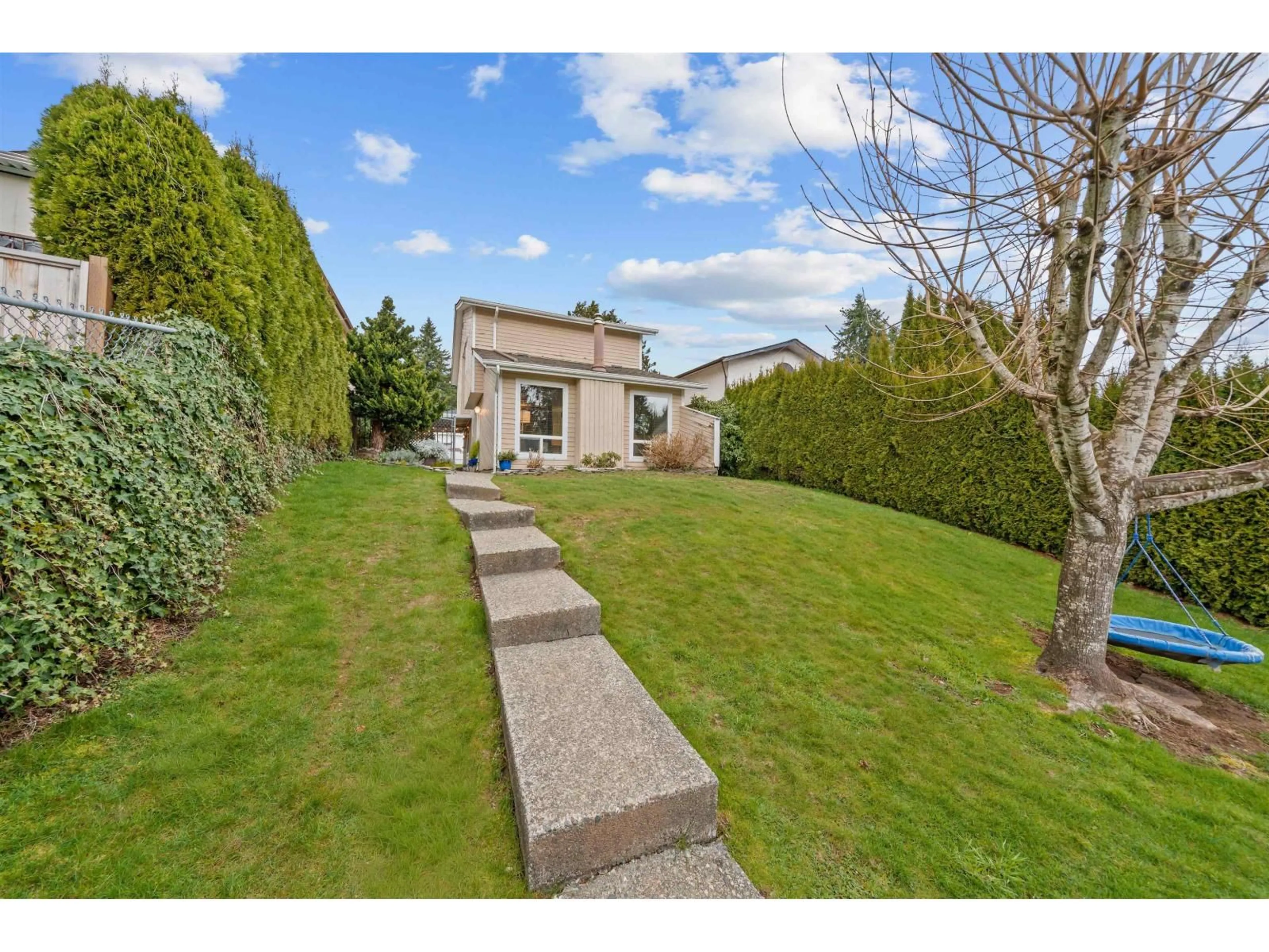 A pic from outside/outdoor area/front of a property/back of a property/a pic from drone, street for 33139 MYRTLE AVENUE, Mission British Columbia V2V4R6