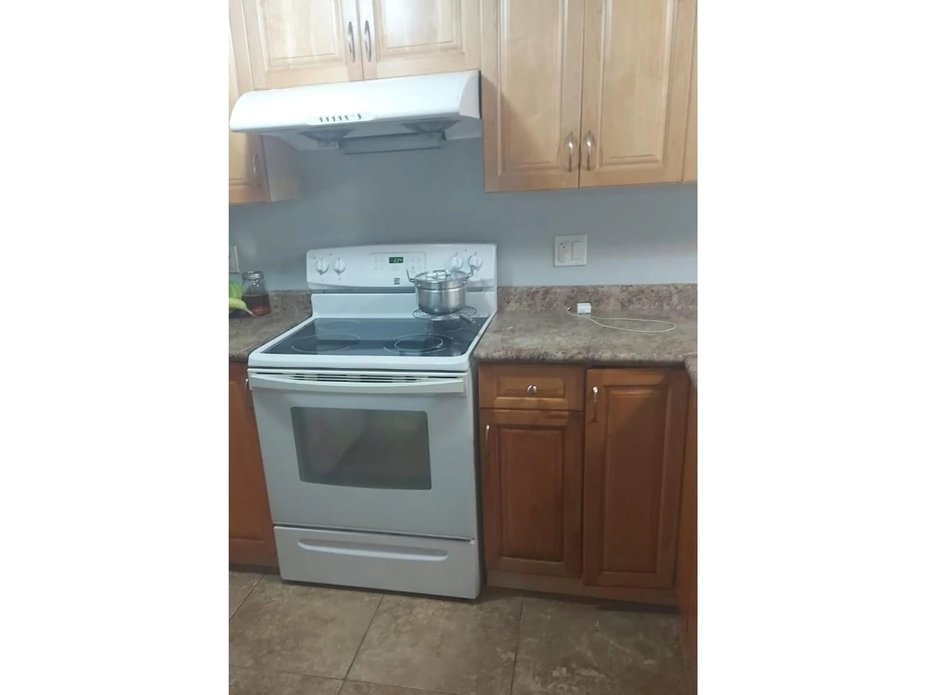 Standard kitchen, ceramic/tile floor for 107 - 6960 120 STREET, Surrey British Columbia V3W1V4