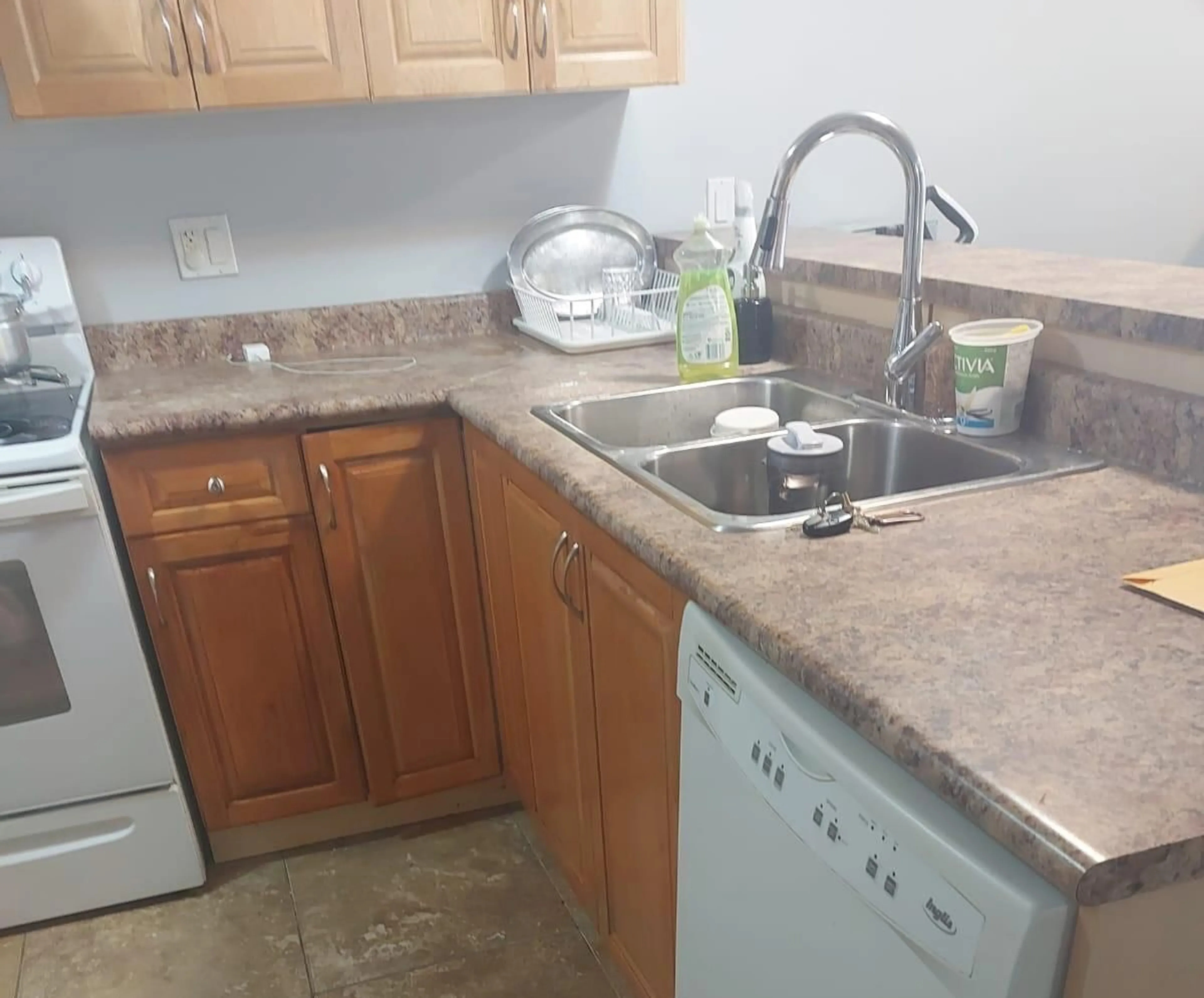 Standard kitchen, unknown for 107 - 6960 120 STREET, Surrey British Columbia V3W1V4