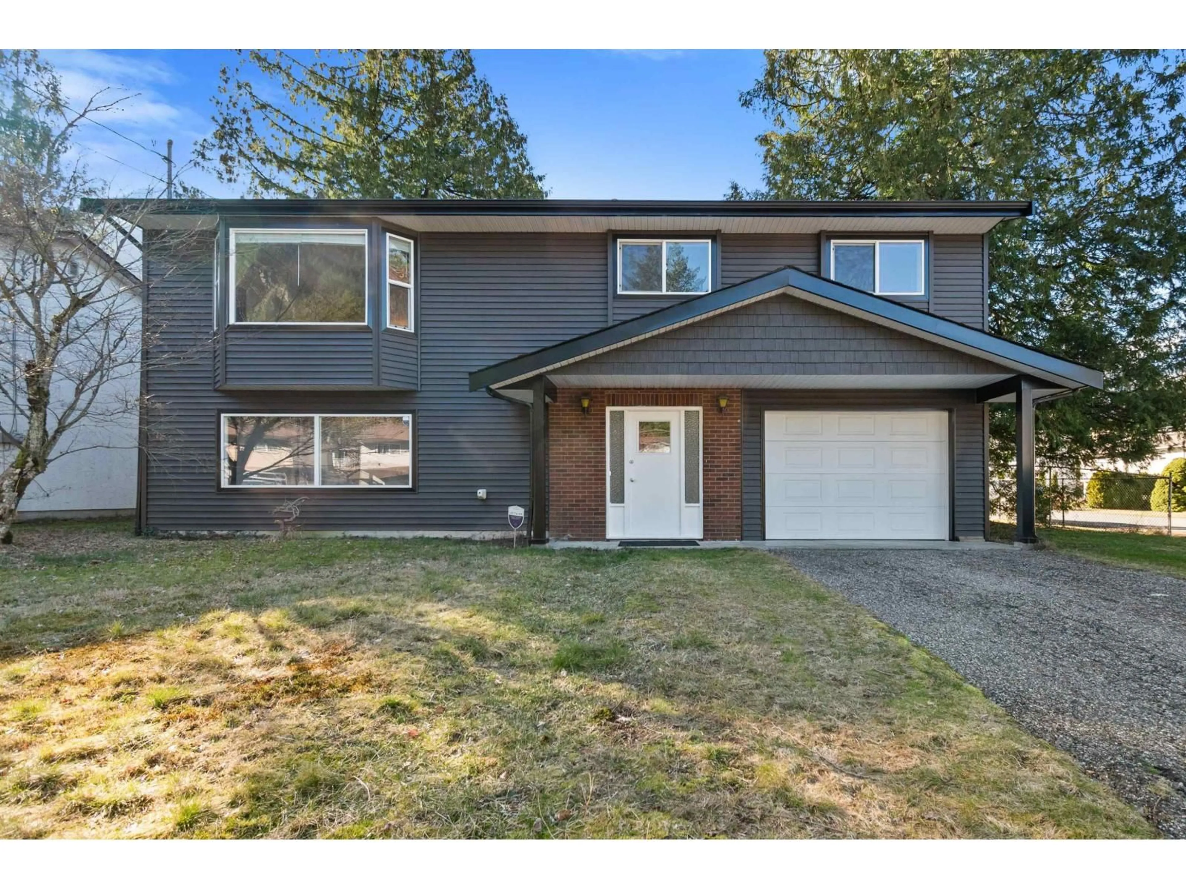 Home with vinyl exterior material, street for 20143 SILVERVIEW ROAD, Hope British Columbia V0X1L2