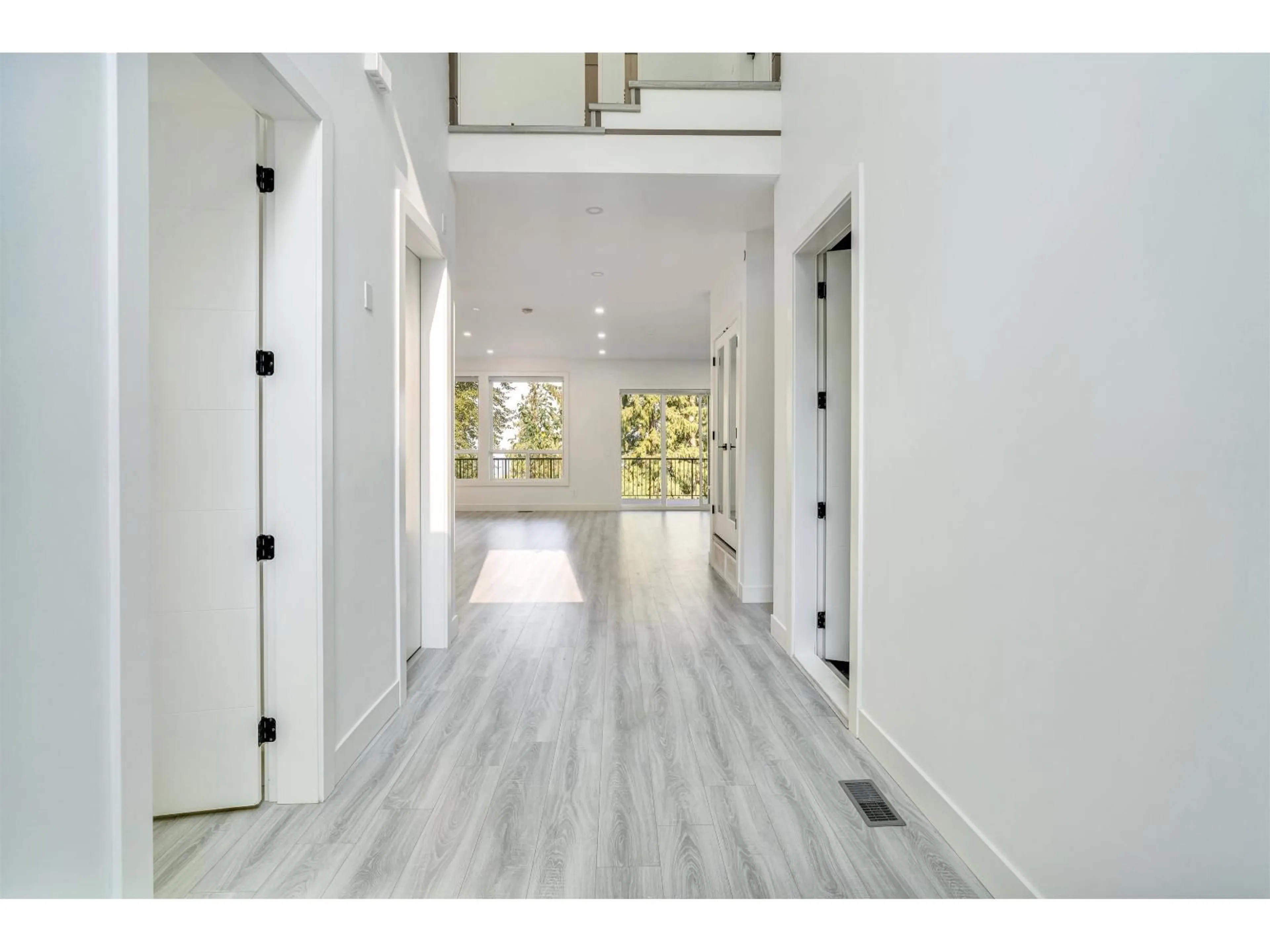 Indoor entryway for 4 - 5988 LINDEMAN STREET, Chilliwack British Columbia V2R0R9