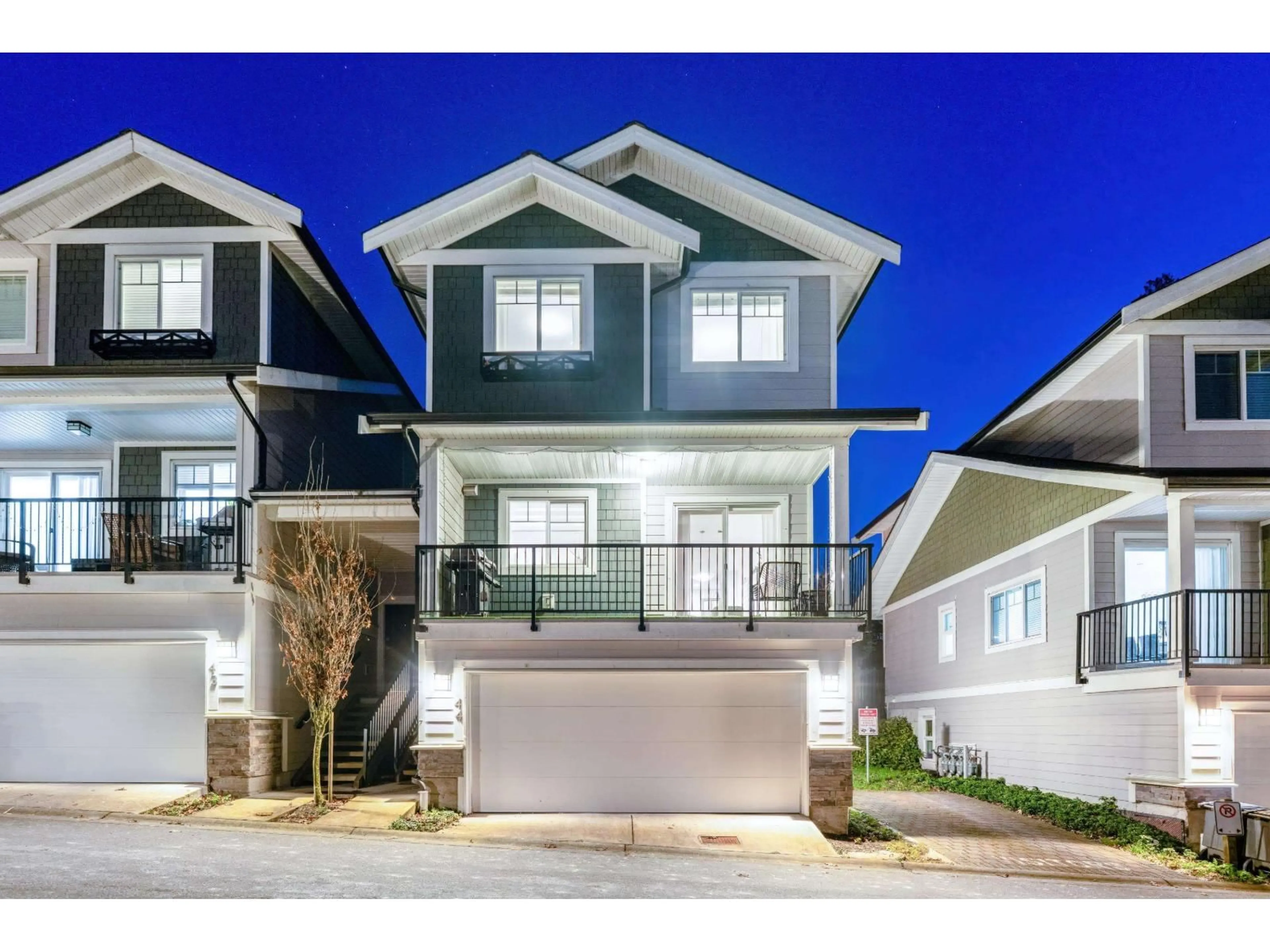 Home with vinyl exterior material, street for 44 - 6188 141 STREET, Surrey British Columbia V3X0J7