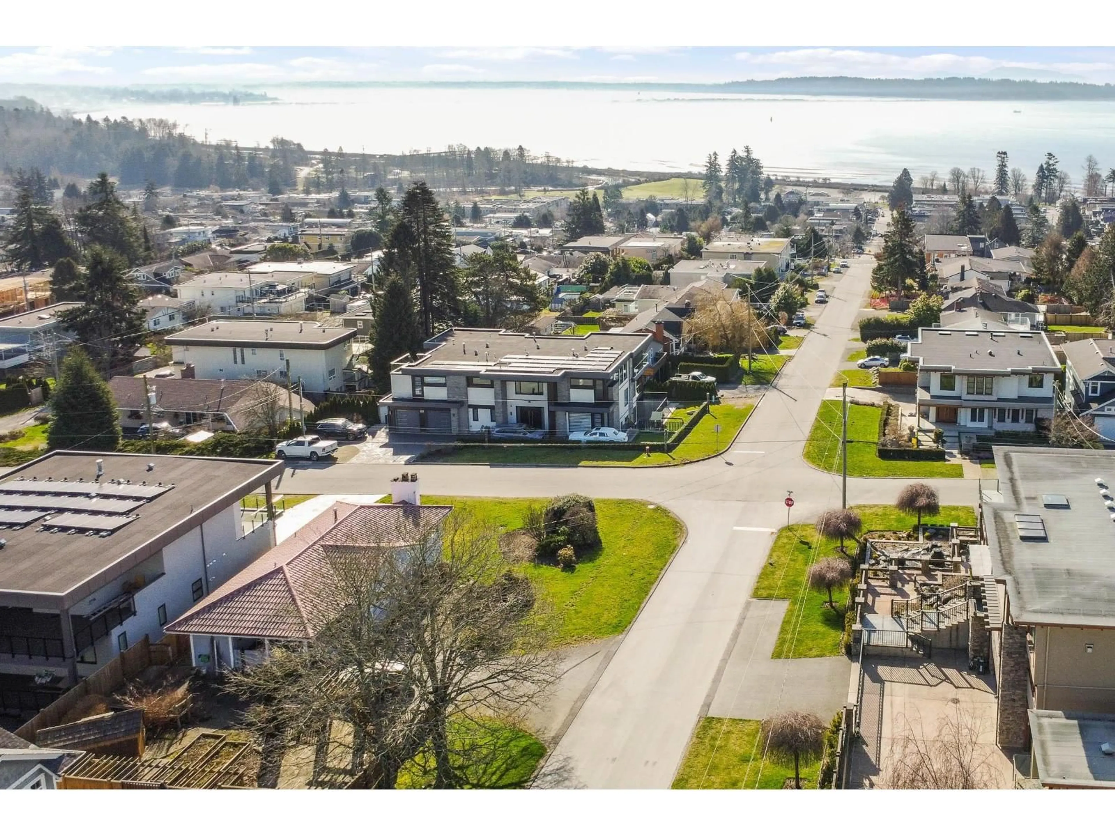 A pic from outside/outdoor area/front of a property/back of a property/a pic from drone, water/lake/river/ocean view for 15761 CLIFF AVENUE, White Rock British Columbia V4B1W4