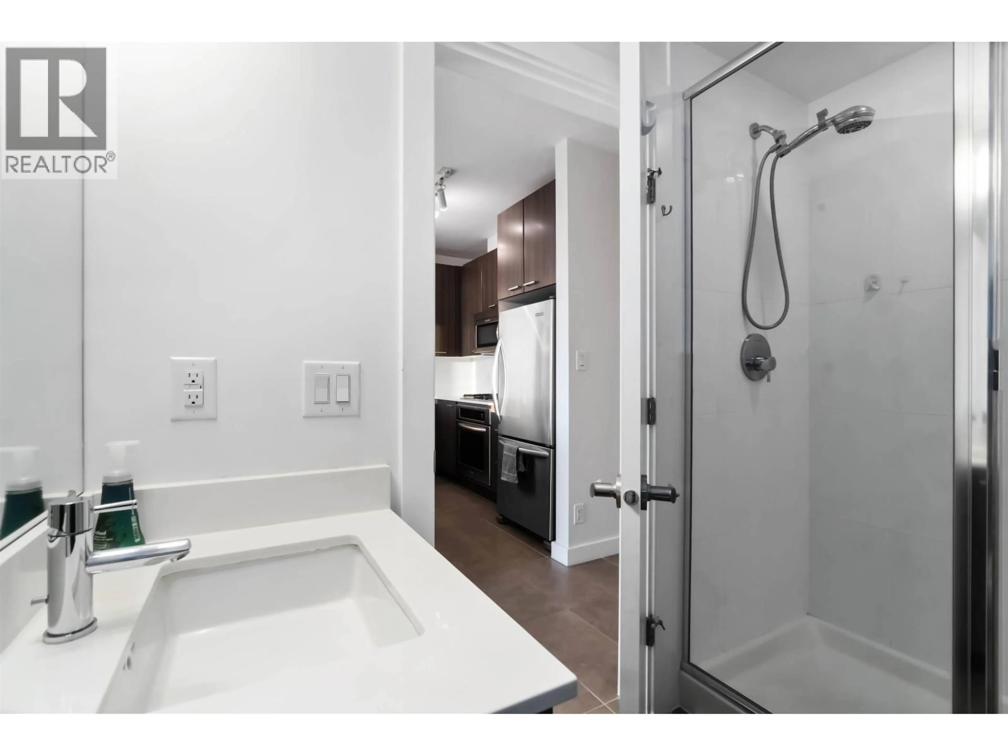 Standard bathroom, ceramic/tile floor for 1909 - 2955 ATLANTIC AVENUE, Coquitlam British Columbia V3B0H9