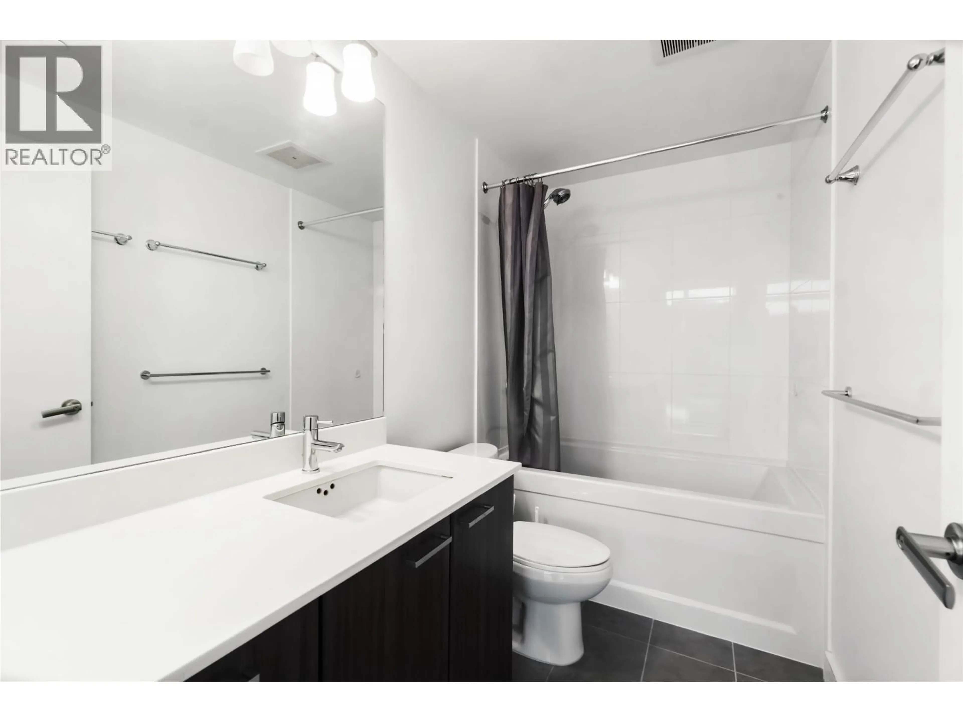 Standard bathroom, ceramic/tile floor for 1909 - 2955 ATLANTIC AVENUE, Coquitlam British Columbia V3B0H9