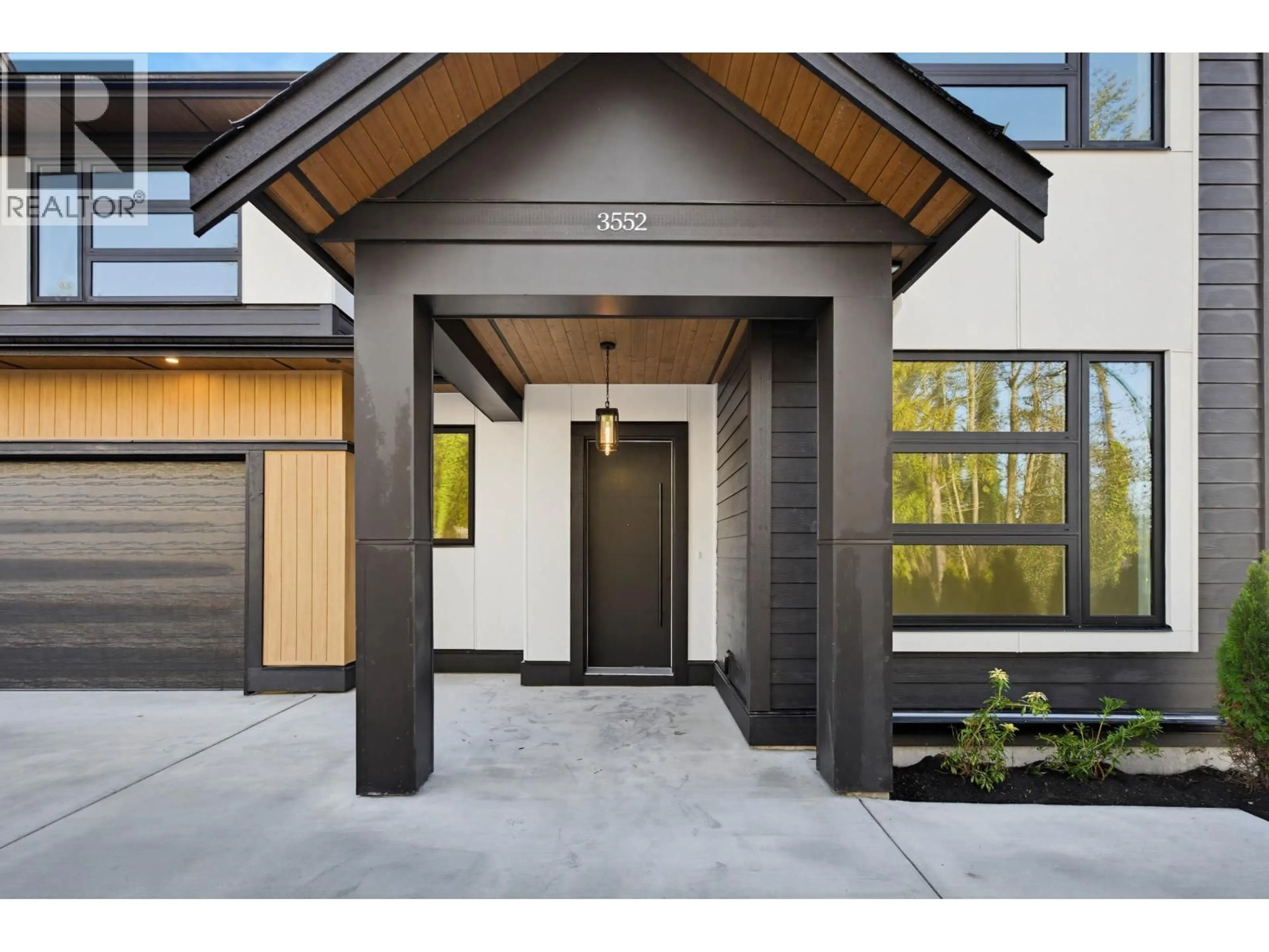 Indoor entryway for 3552 MONSON CRESCENT, Coquitlam British Columbia V3B0S2