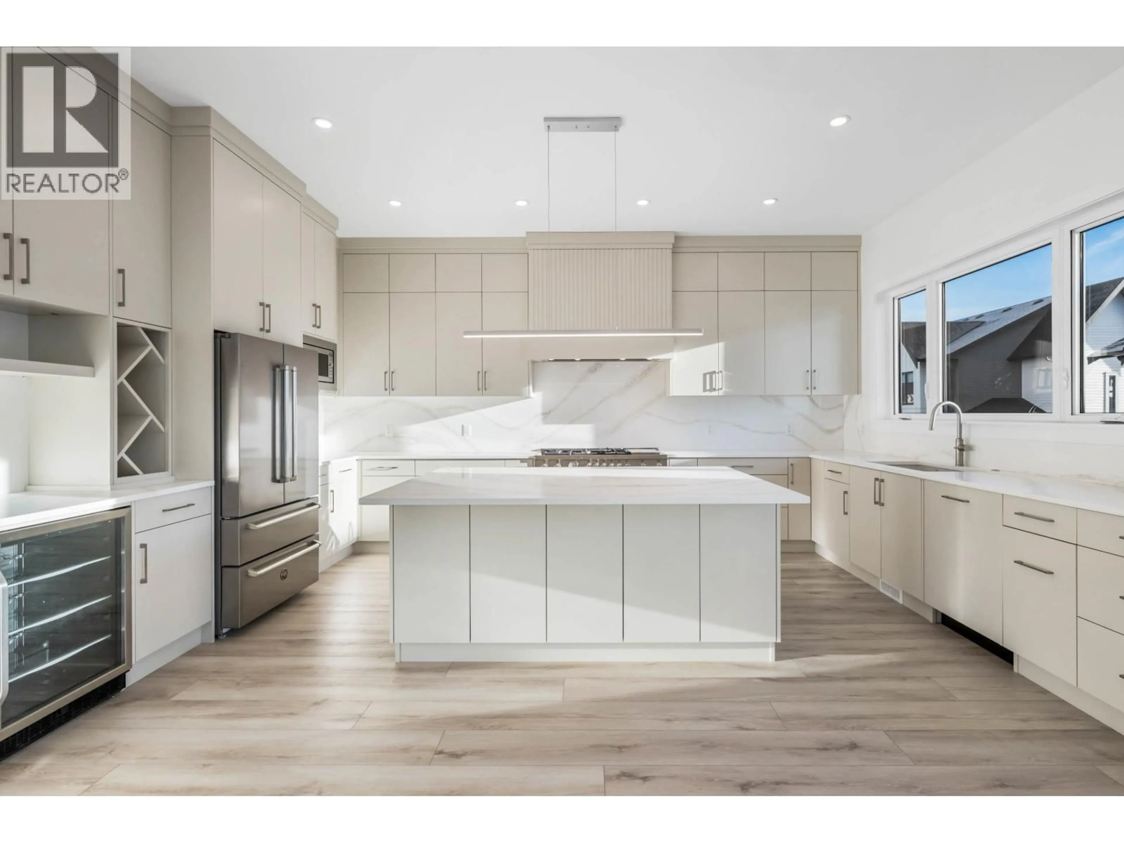 Contemporary kitchen, unknown for 3552 MONSON CRESCENT, Coquitlam British Columbia V3B0S2