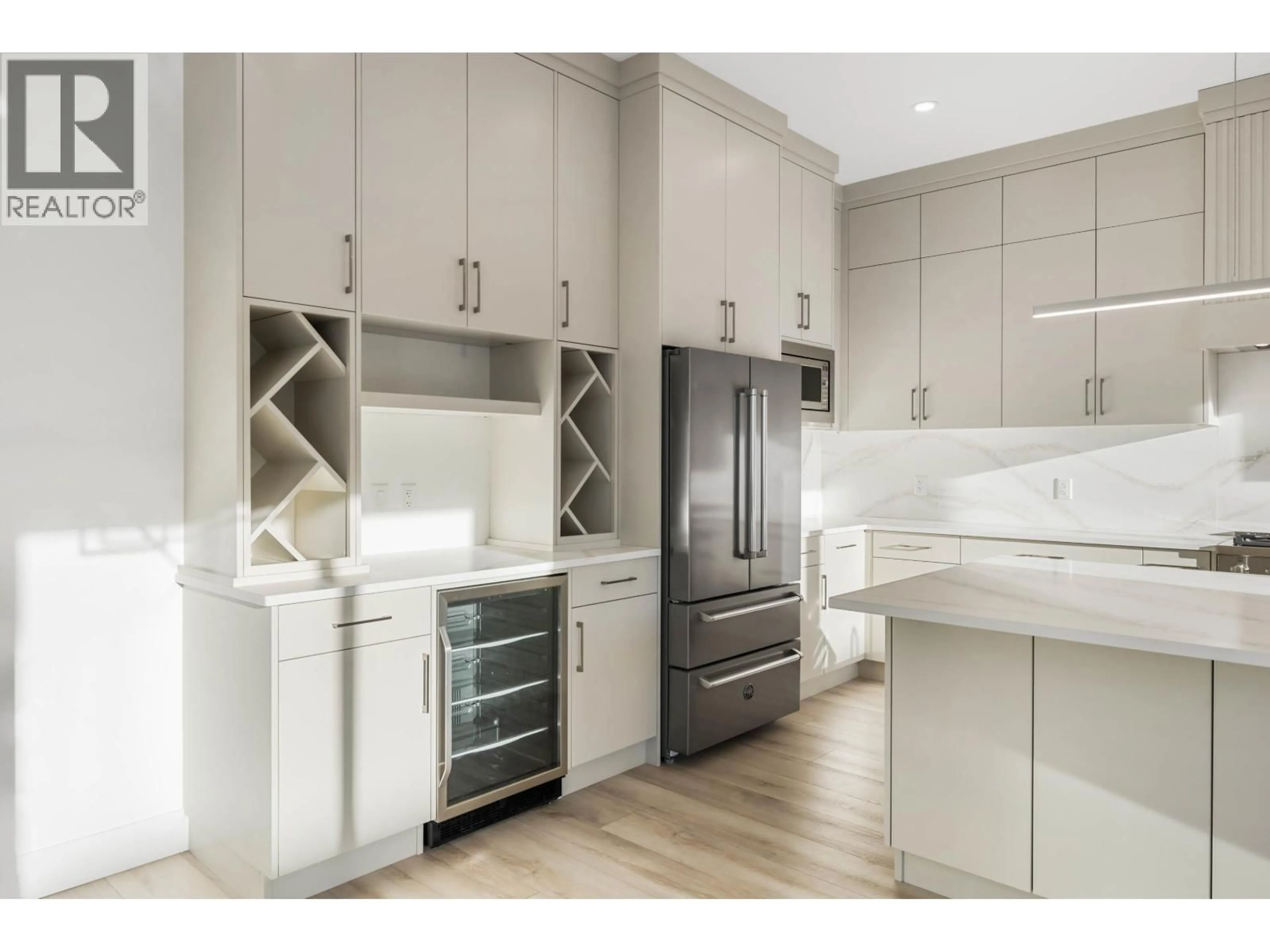 Contemporary kitchen, unknown for 3552 MONSON CRESCENT, Coquitlam British Columbia V3B0S2