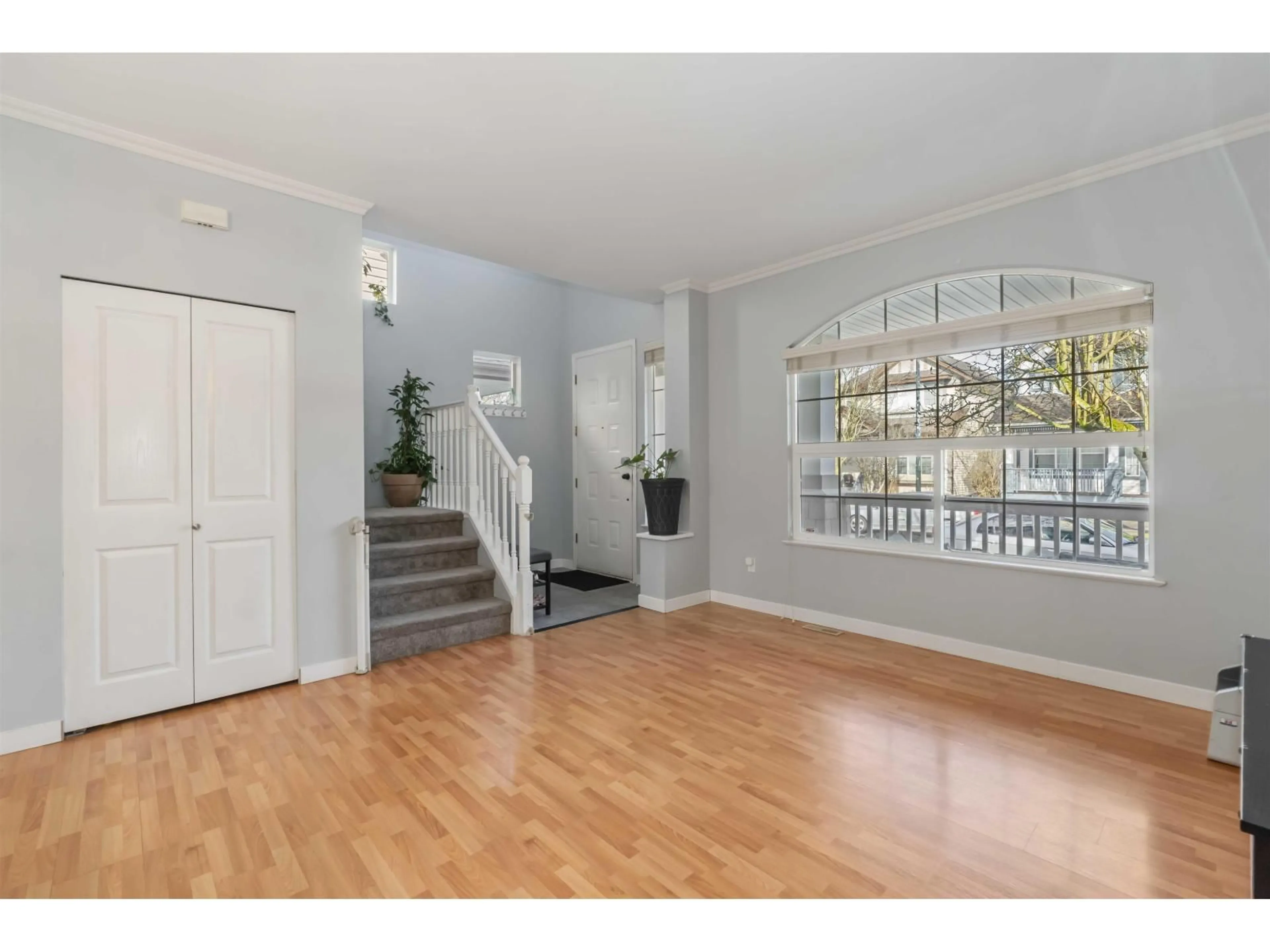 Indoor entryway for 18476 66A AVENUE, Surrey British Columbia V3S9B1