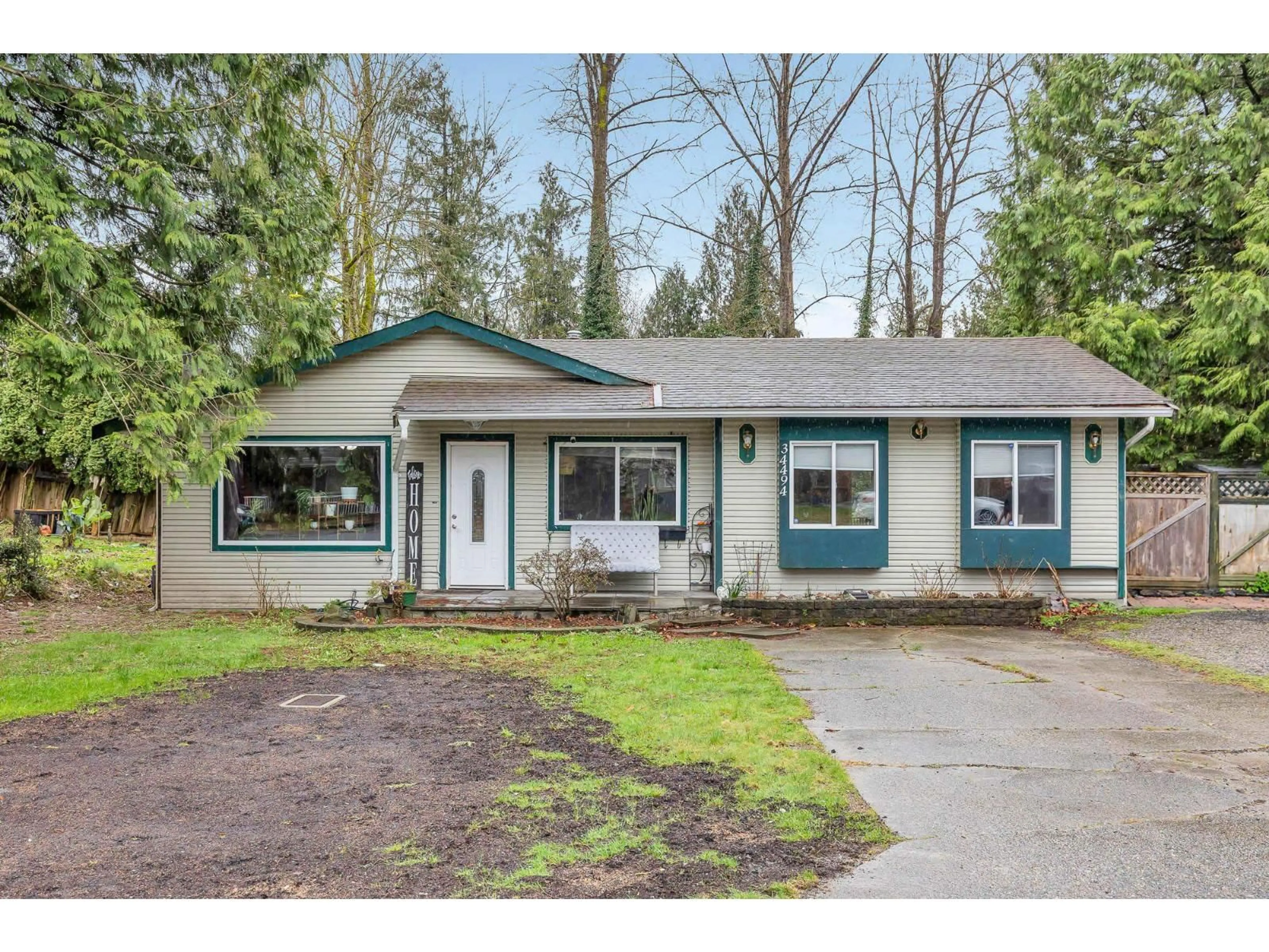Home with vinyl exterior material, street for 34494 MERLIN DRIVE, Abbotsford British Columbia V2S5K9