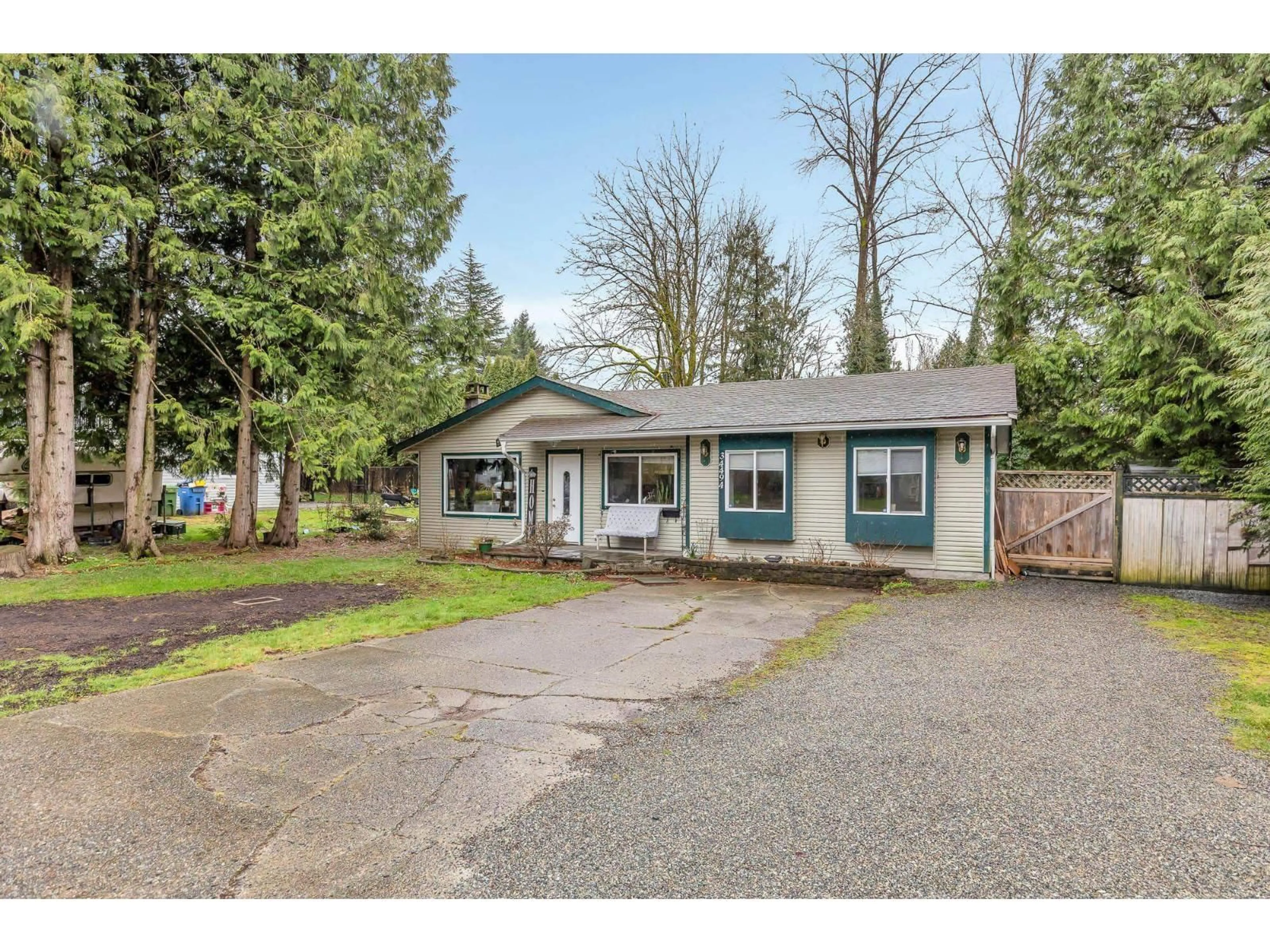 Home with vinyl exterior material, street for 34494 MERLIN DRIVE, Abbotsford British Columbia V2S5K9