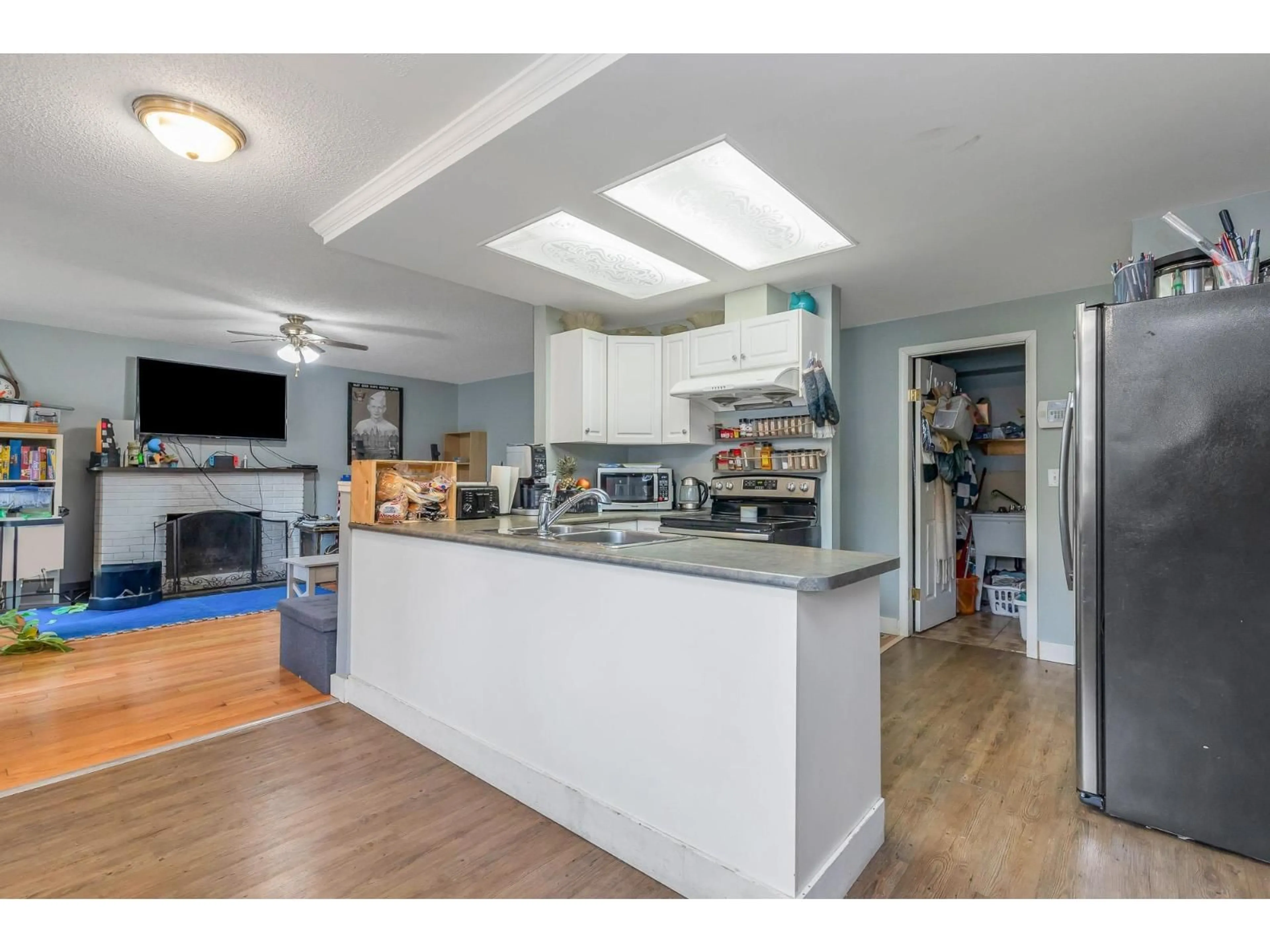 Open concept kitchen, unknown for 34494 MERLIN DRIVE, Abbotsford British Columbia V2S5K9