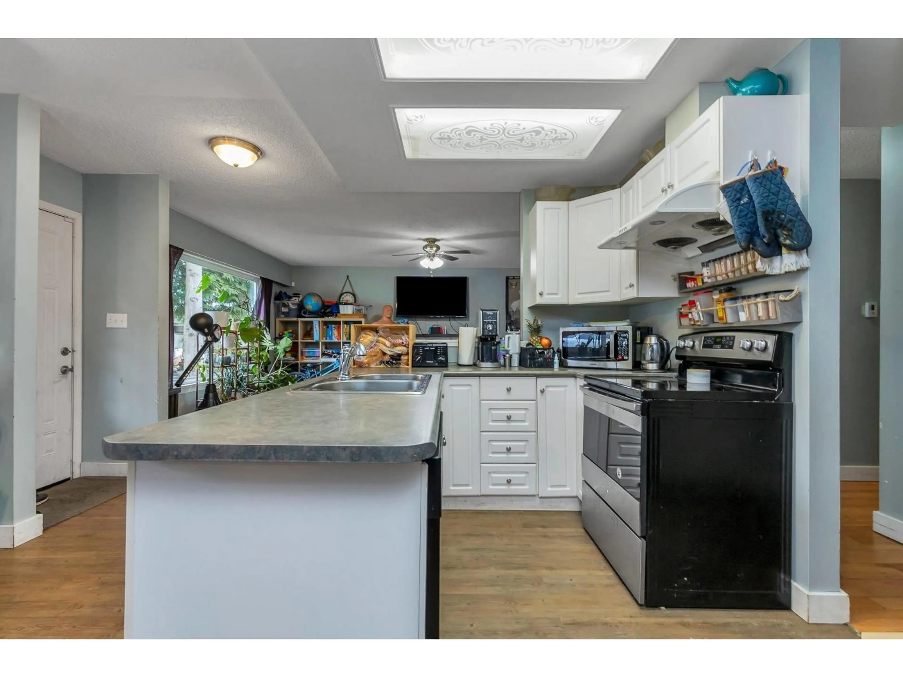 Open concept kitchen, unknown for 34494 MERLIN DRIVE, Abbotsford British Columbia V2S5K9