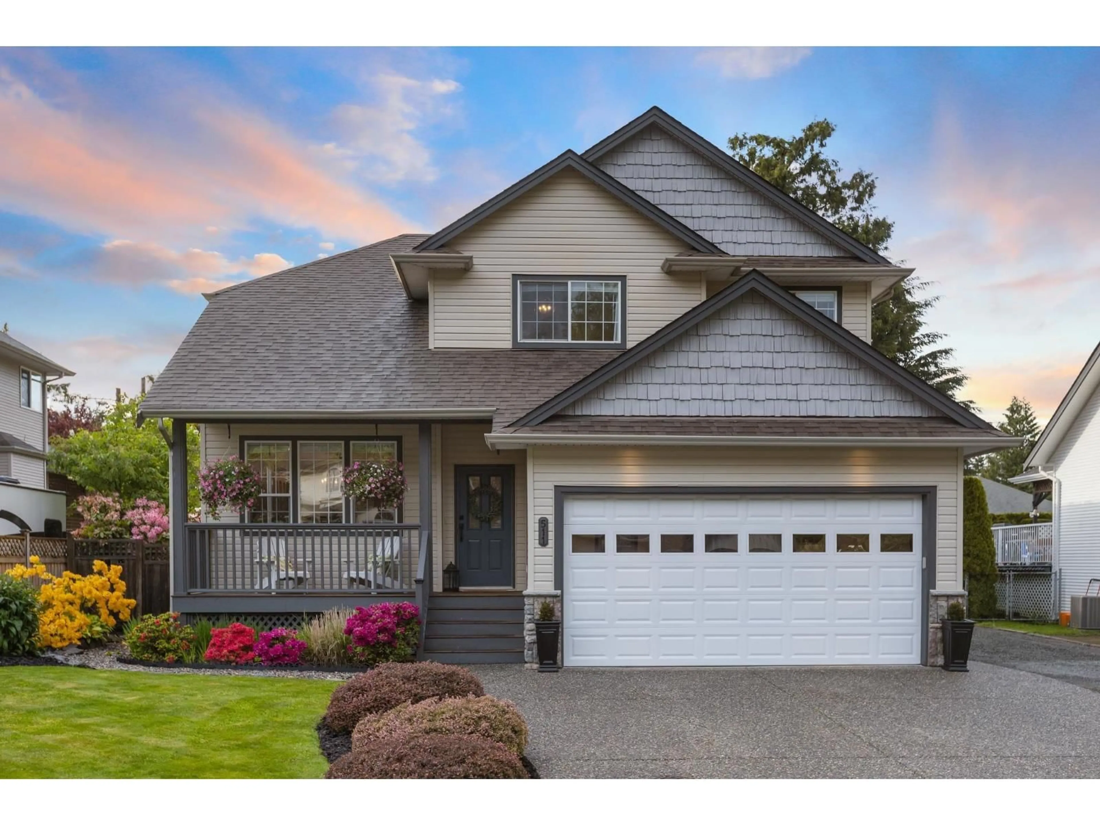 Home with vinyl exterior material, street for 511 COTTONWOOD AVENUE, Harrison Hot Springs British Columbia V0M1K0