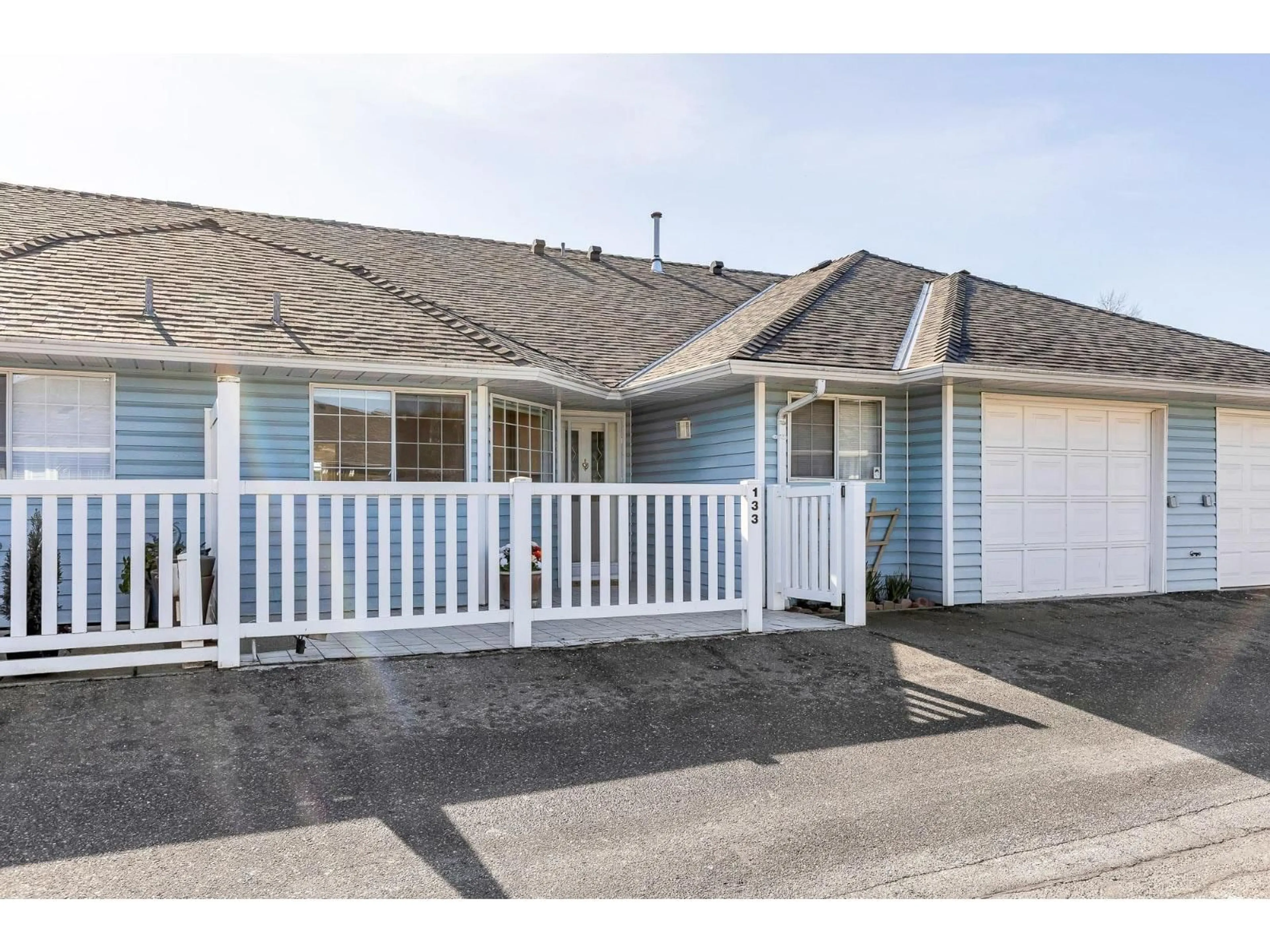 Home with vinyl exterior material, street for 133 - 1450 MCCALLUM ROAD, Abbotsford British Columbia V2S8A5