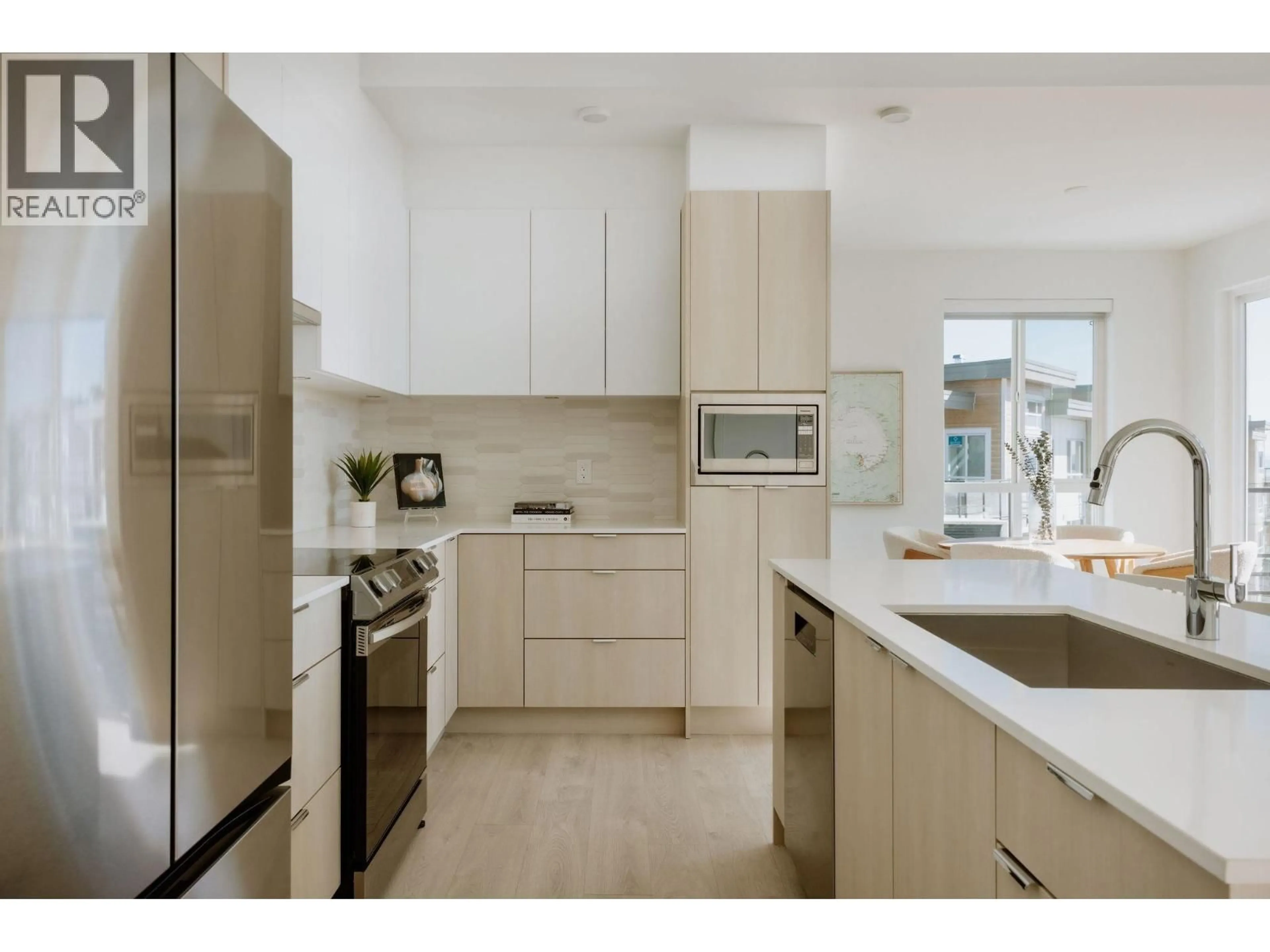 Contemporary kitchen, ceramic/tile floor for 215 - 2431 RABBIT DRIVE, Tsawwassen British Columbia V4M0G5