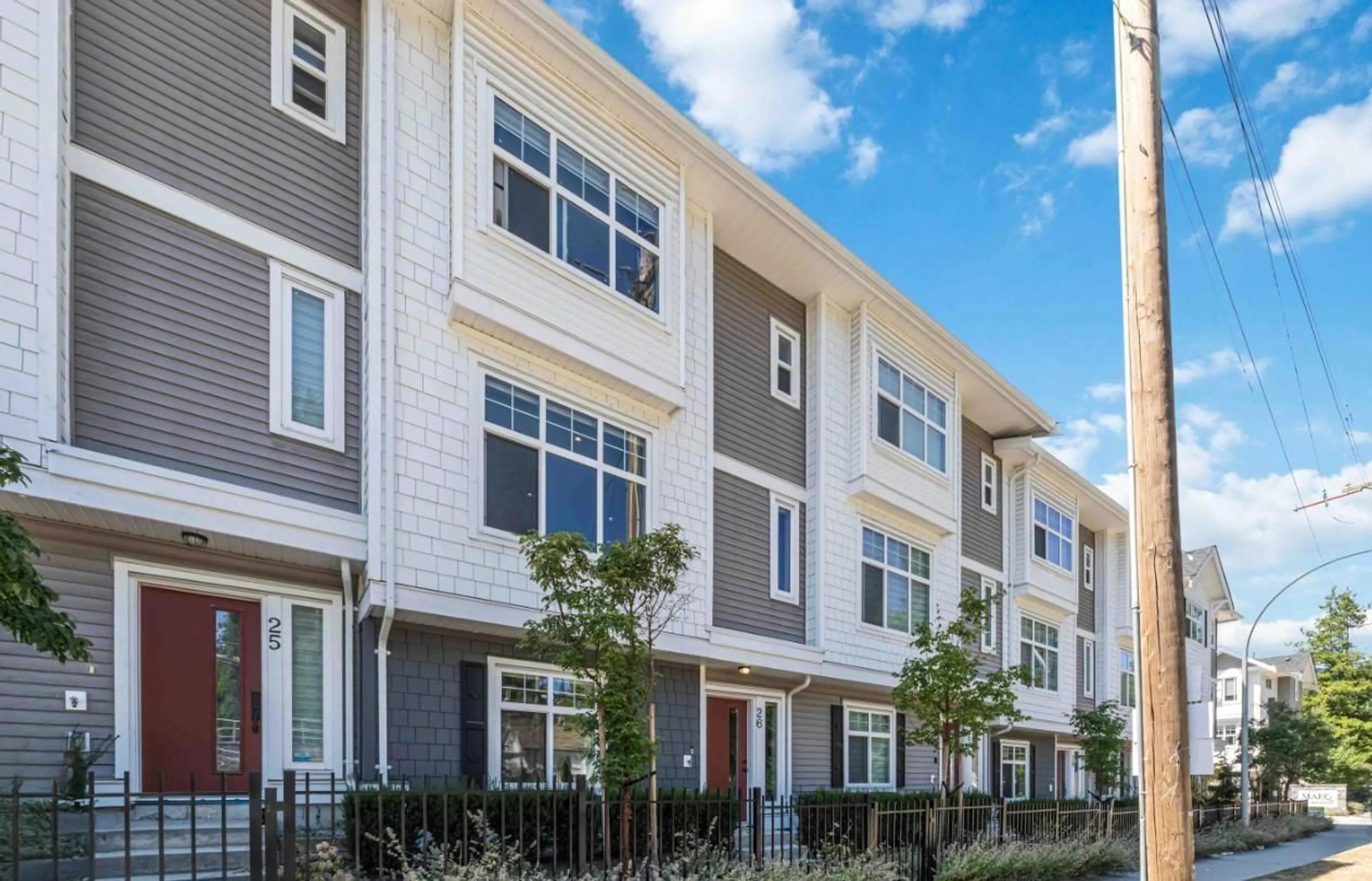 Home with vinyl exterior material, street for 26 - 2033 MCKENZIE ROAD, Abbotsford British Columbia V2S0M2