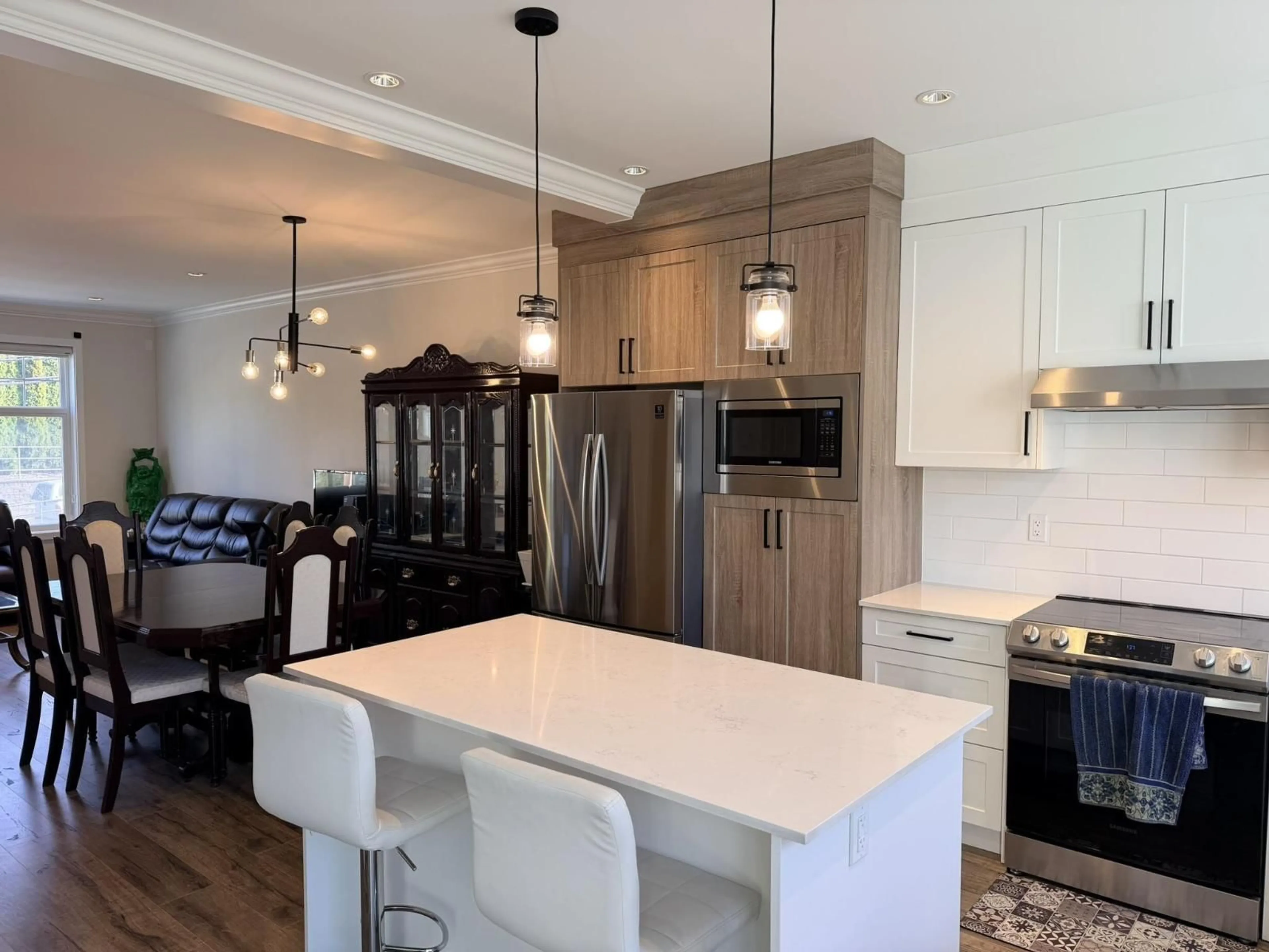 Open concept kitchen, wood/laminate floor for 26 - 2033 MCKENZIE ROAD, Abbotsford British Columbia V2S0M2