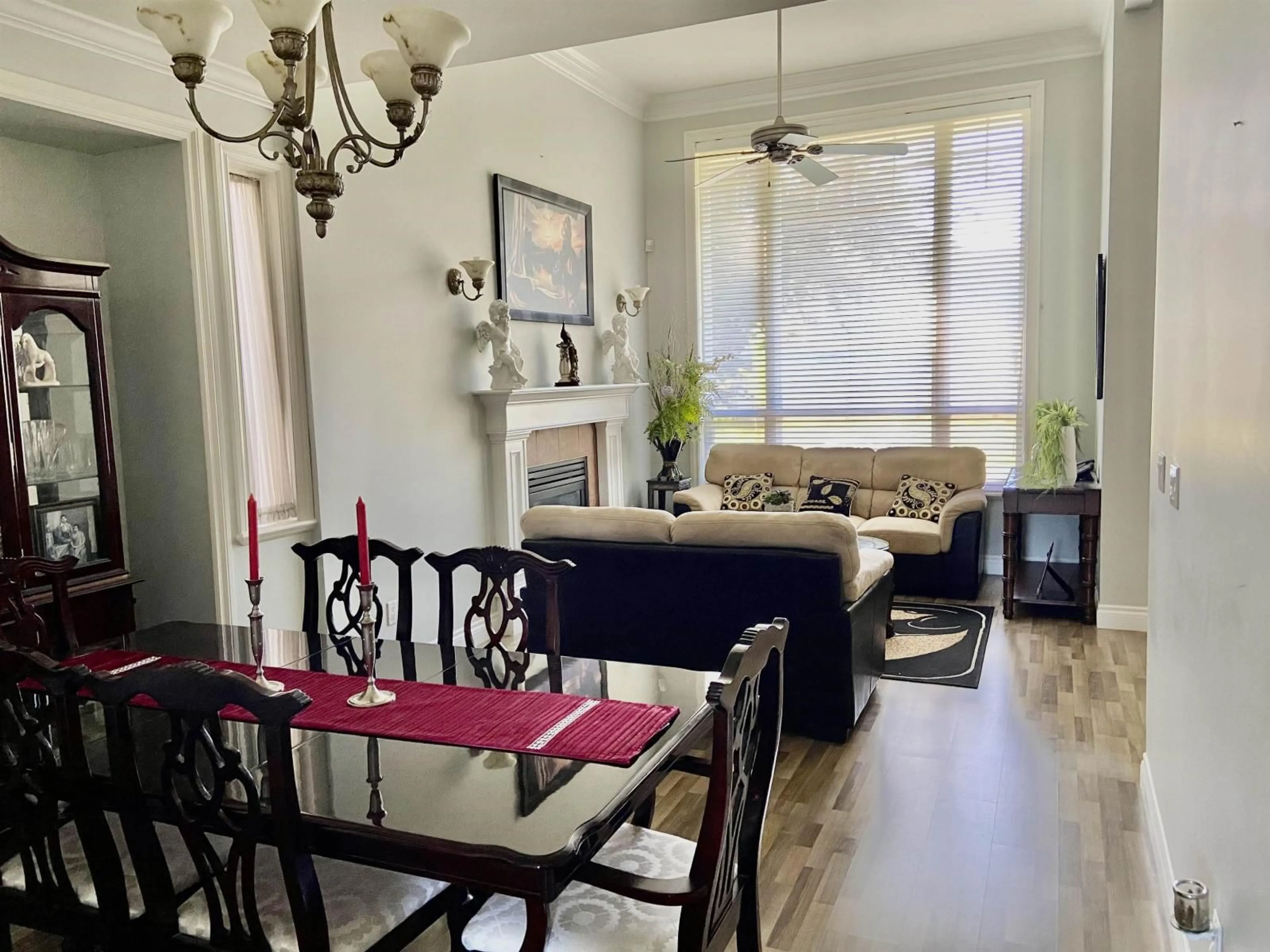 Dining room, wood/laminate floor for 16072 96A AVENUE, Surrey British Columbia V4N3K8