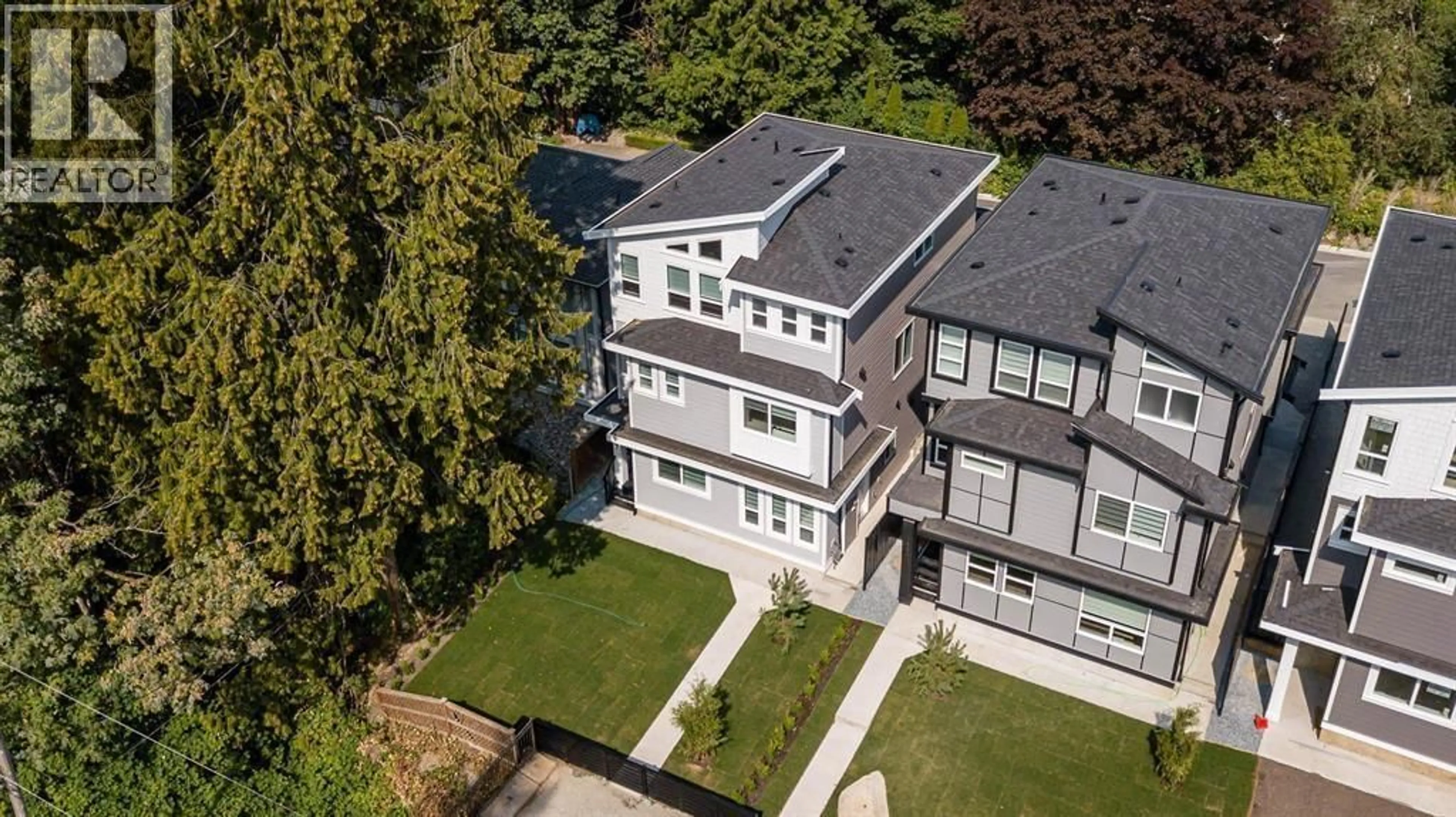 A pic from outside/outdoor area/front of a property/back of a property/a pic from drone, street for 3409 VICTORIA DRIVE, Coquitlam British Columbia V3B2V5