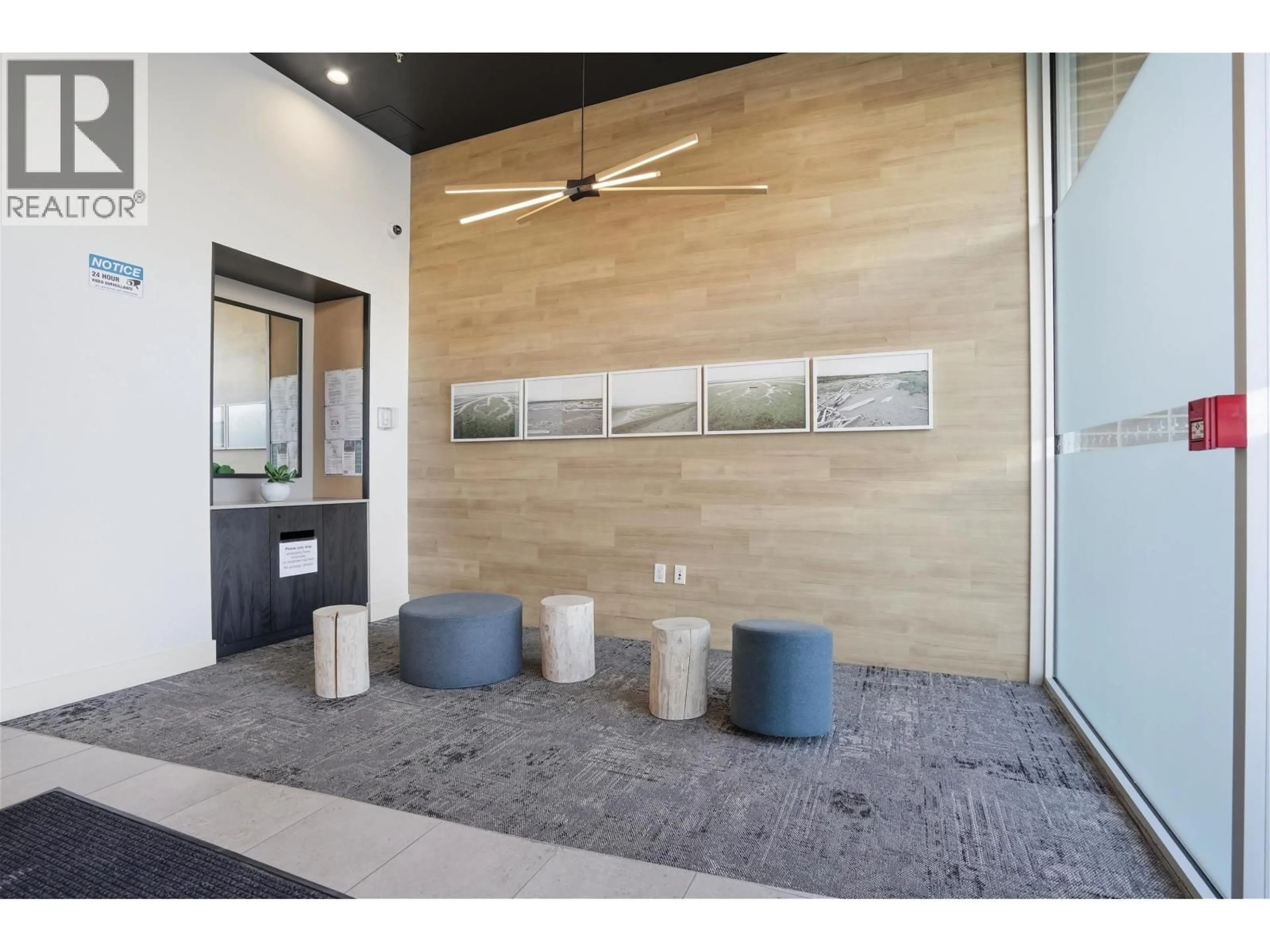 Indoor foyer for 414 - 725 MARINE DRIVE, North Vancouver British Columbia V7M0G2