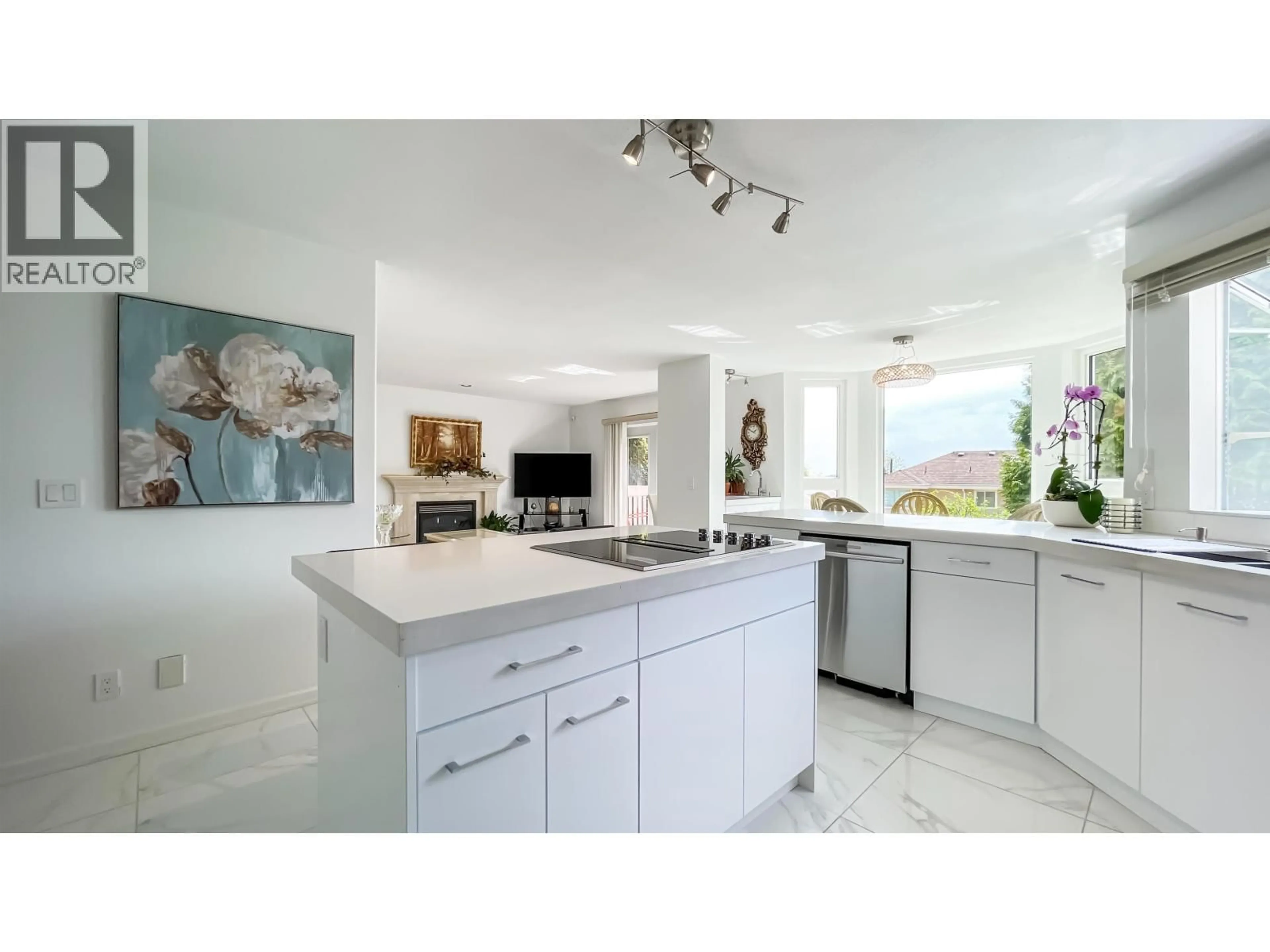 Open concept kitchen, ceramic/tile floor for 1476 LANSDOWNE DRIVE, Coquitlam British Columbia V3E2S8