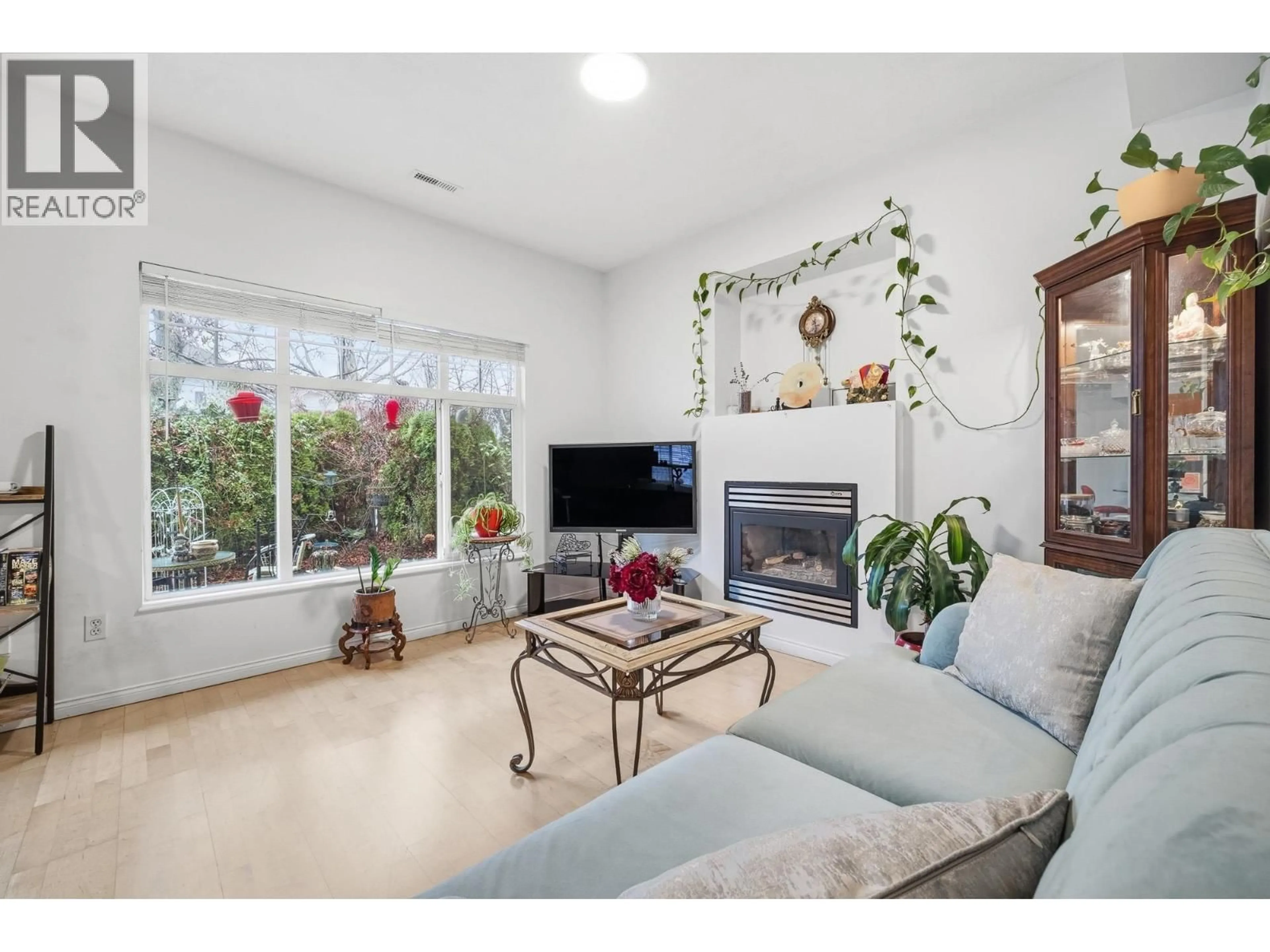 Living room with furniture, unknown for 38 - 4711 BLAIR DRIVE, Richmond British Columbia V6X4E6