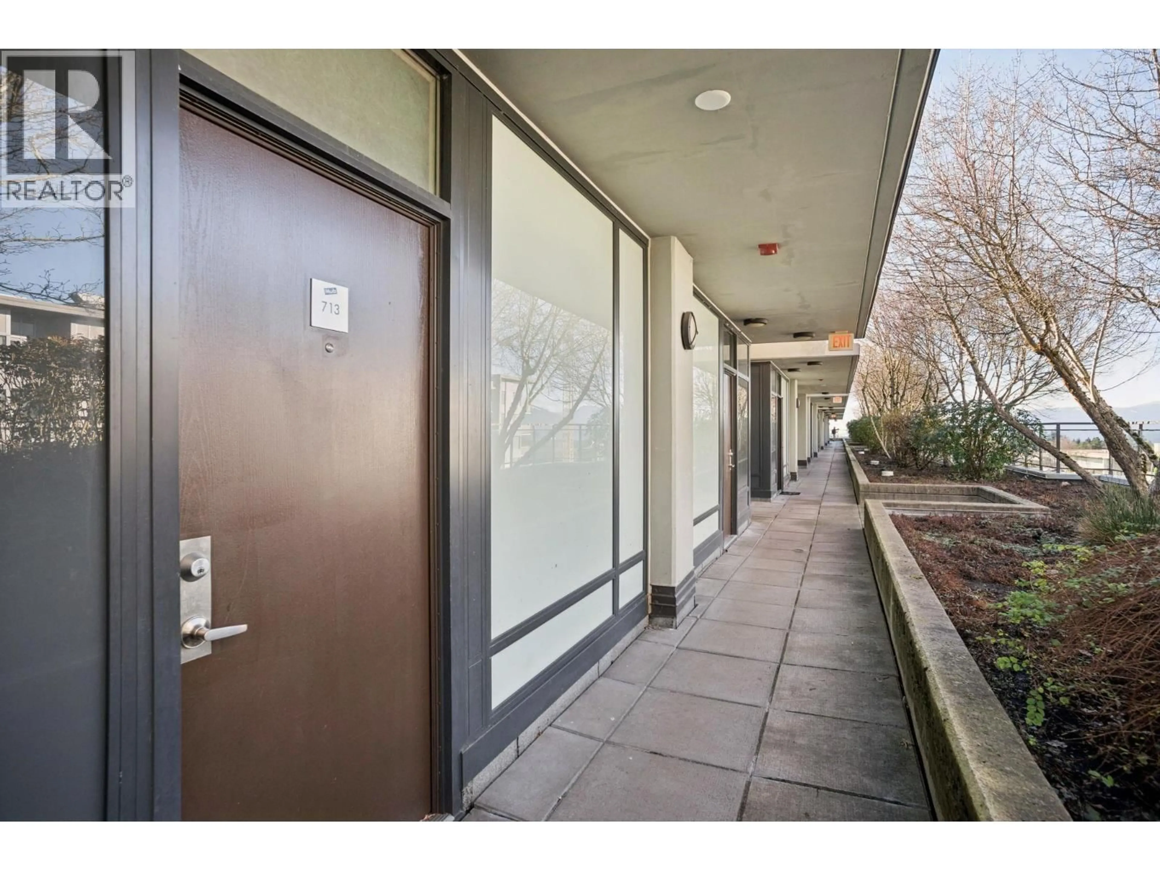 Indoor foyer for 713 - 9009 CORNERSTONE MEWS, Burnaby British Columbia V5A0B9