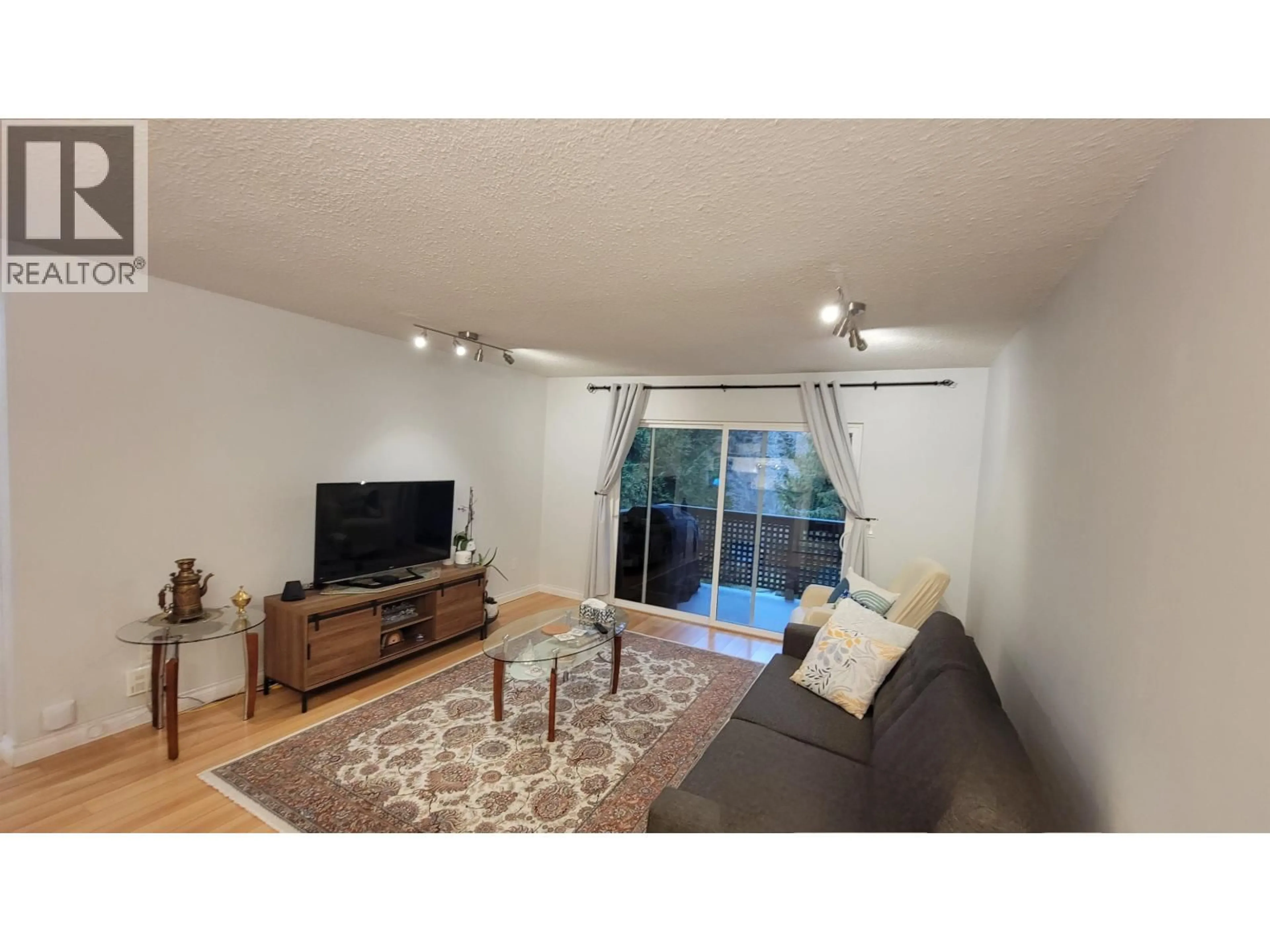 Living room with furniture, wood/laminate floor for 118 - 200 WESTHILL PLACE, Port Moody British Columbia V3H1V2