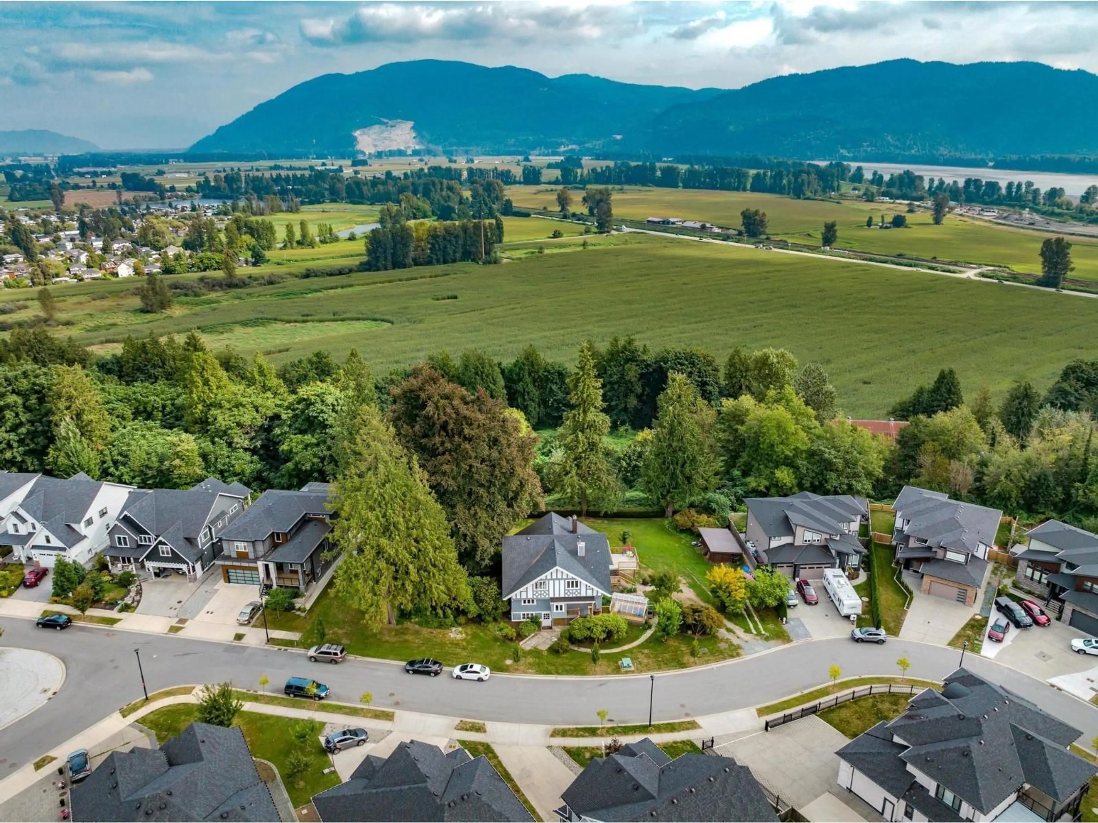 A pic from outside/outdoor area/front of a property/back of a property/a pic from drone, mountain view for 35280 EWERT AVENUE, Mission British Columbia V2V0G3