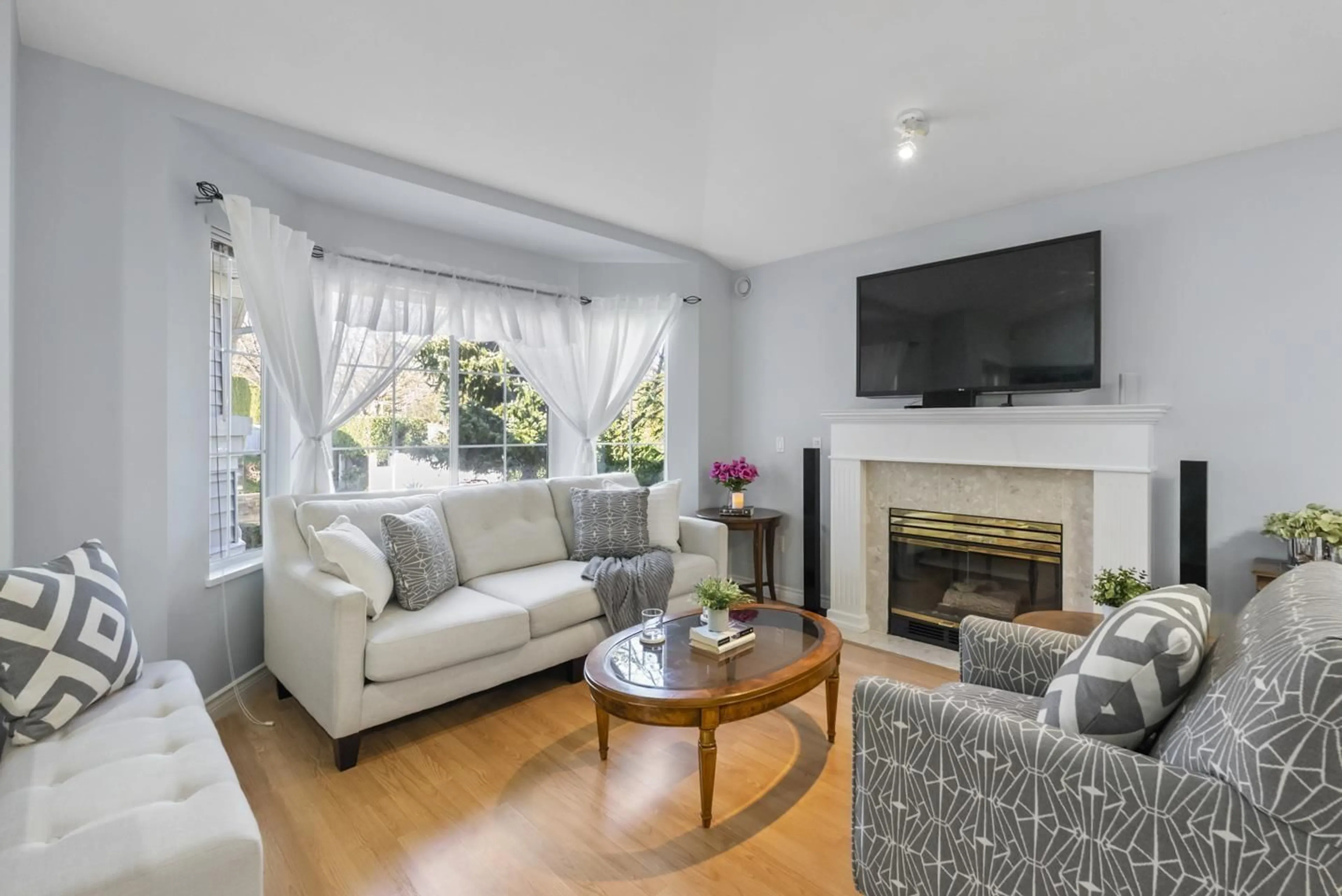 Living room with furniture, unknown for 7 - 16888 80 AVENUE, Surrey British Columbia V4N5A1