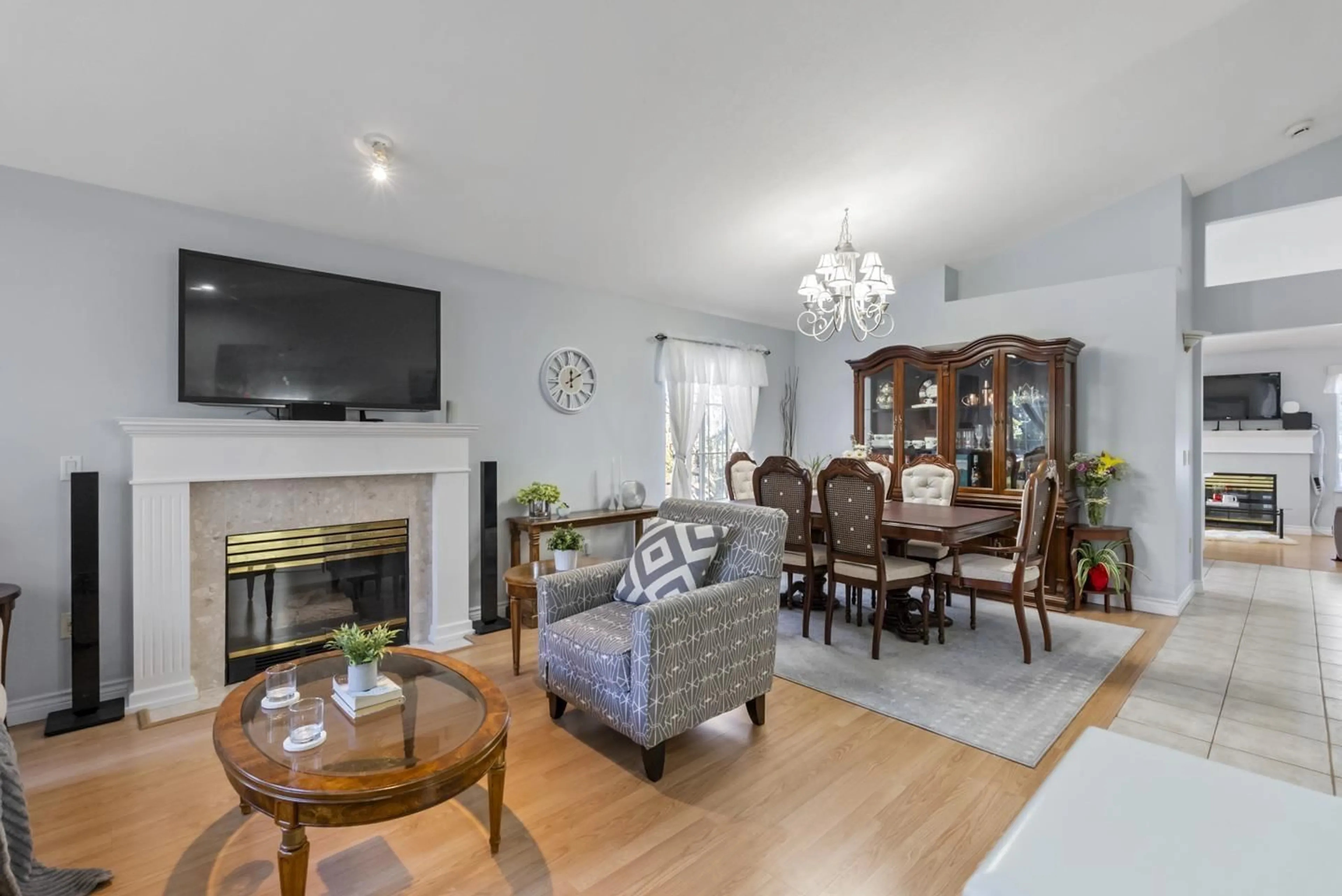 Living room with furniture, wood/laminate floor for 7 - 16888 80 AVENUE, Surrey British Columbia V4N5A1