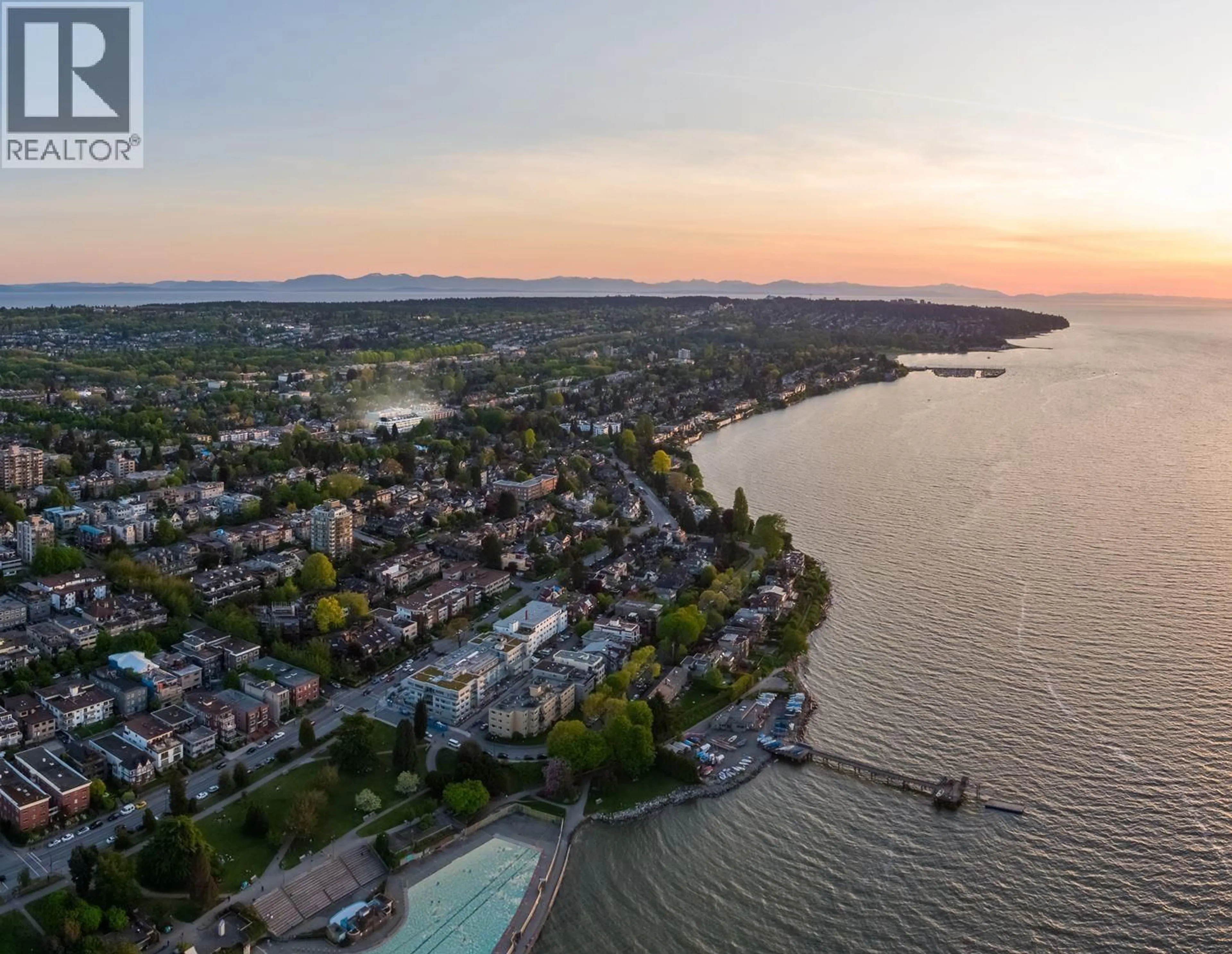 A pic from outside/outdoor area/front of a property/back of a property/a pic from drone, water/lake/river/ocean view for 311 - 2803 4TH AVENUE, Vancouver British Columbia V6K1R3