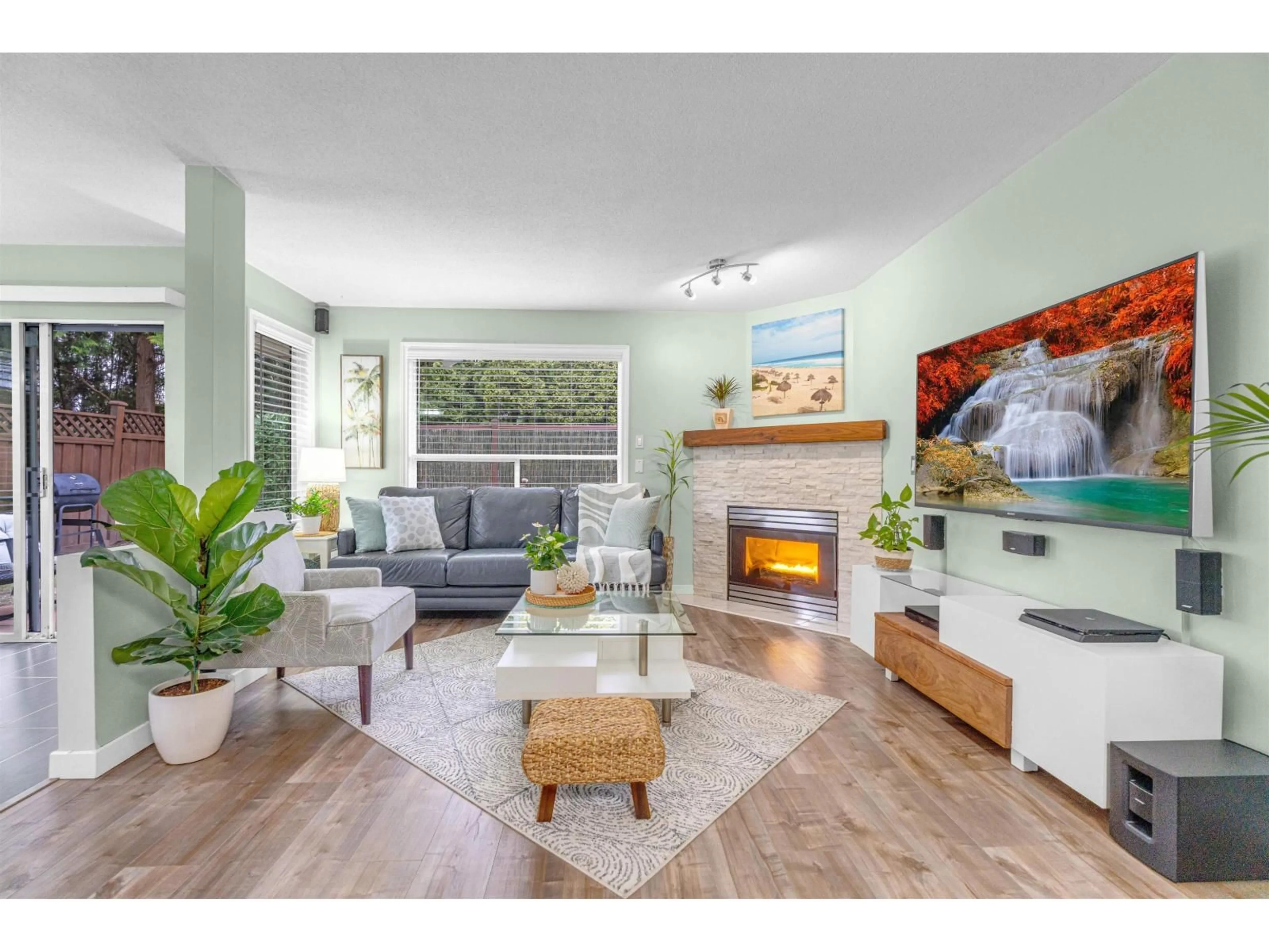 Living room with furniture, unknown for 28 - 10130 155 STREET, Surrey British Columbia V3R0R6