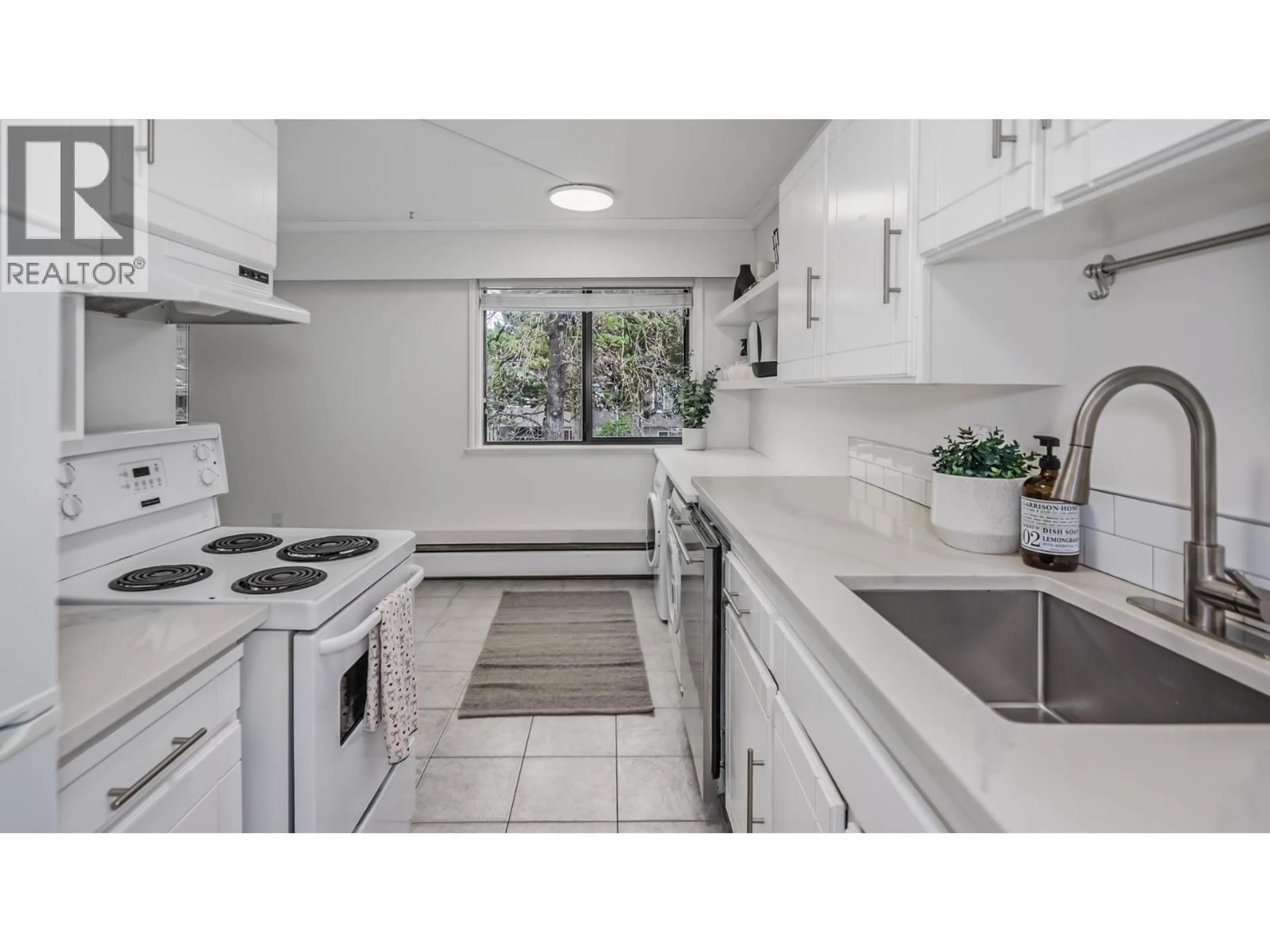 Standard kitchen, ceramic/tile floor for 314 - 590 WHITING WAY, Coquitlam British Columbia V3J3R9