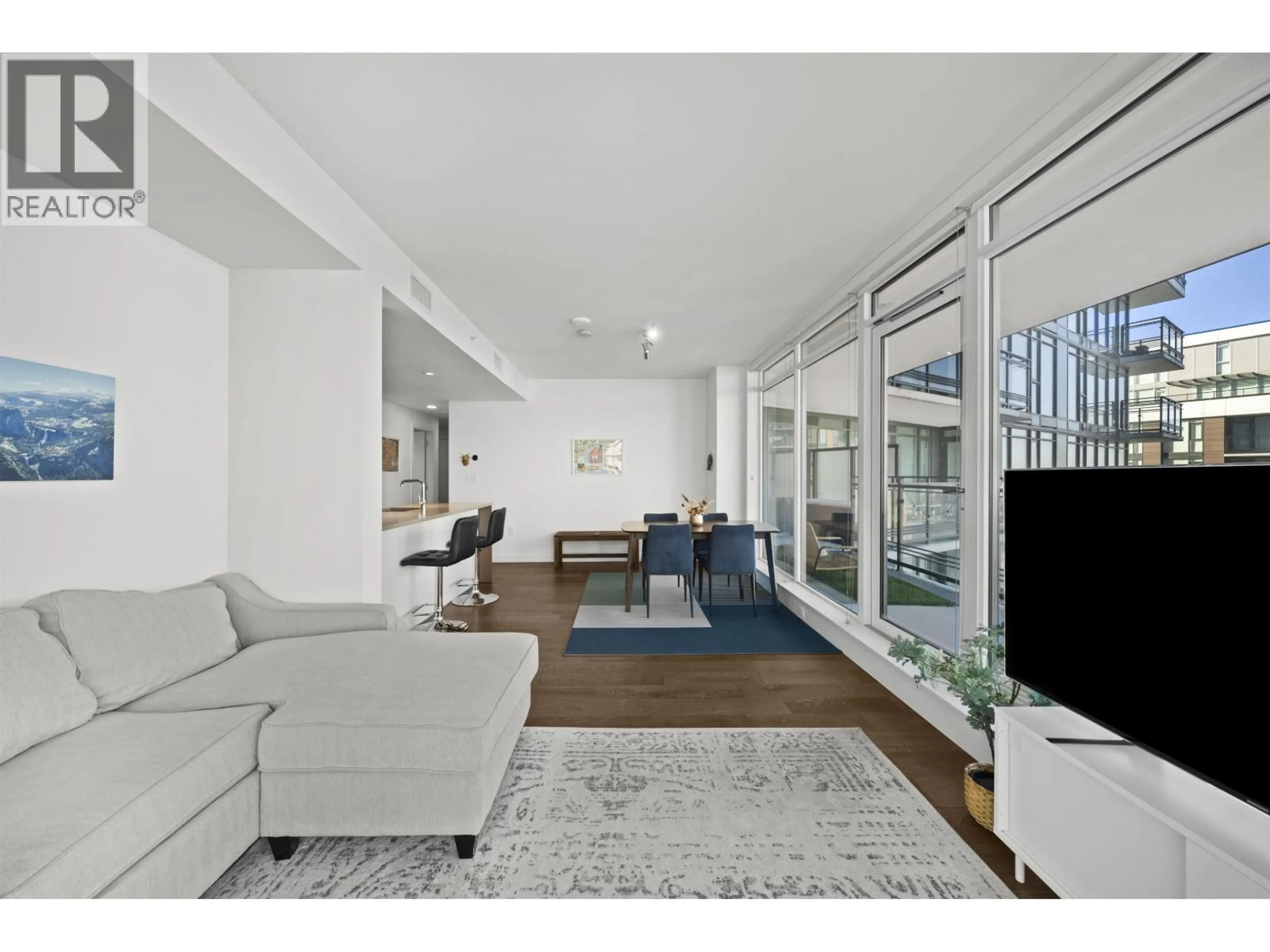 Living room with furniture, unknown for 1307 - 8199 CAPSTAN WAY, Richmond British Columbia V6X0V1