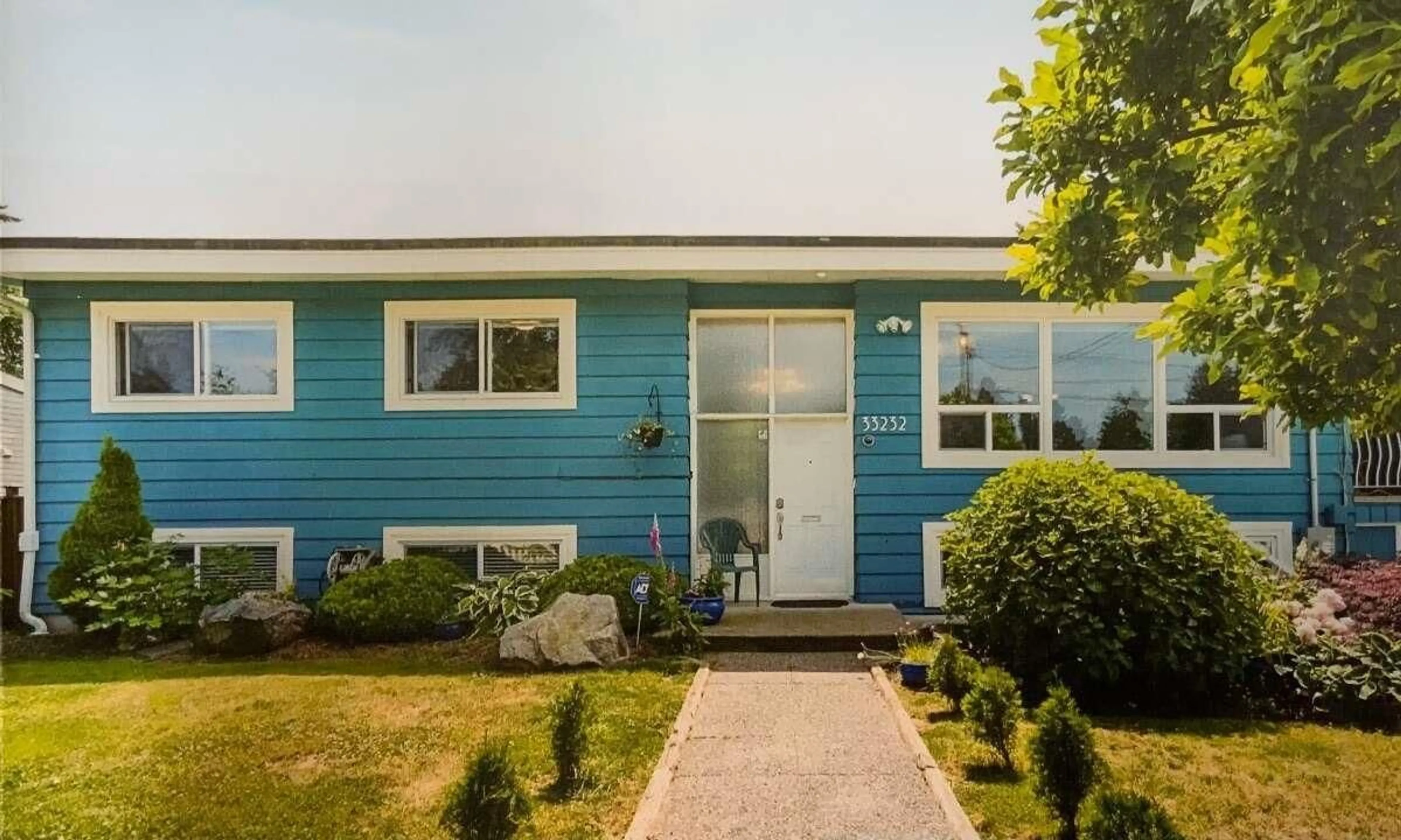 Home with vinyl exterior material, street for 33232 HAWTHORNE AVENUE, Abbotsford British Columbia V2S1B3