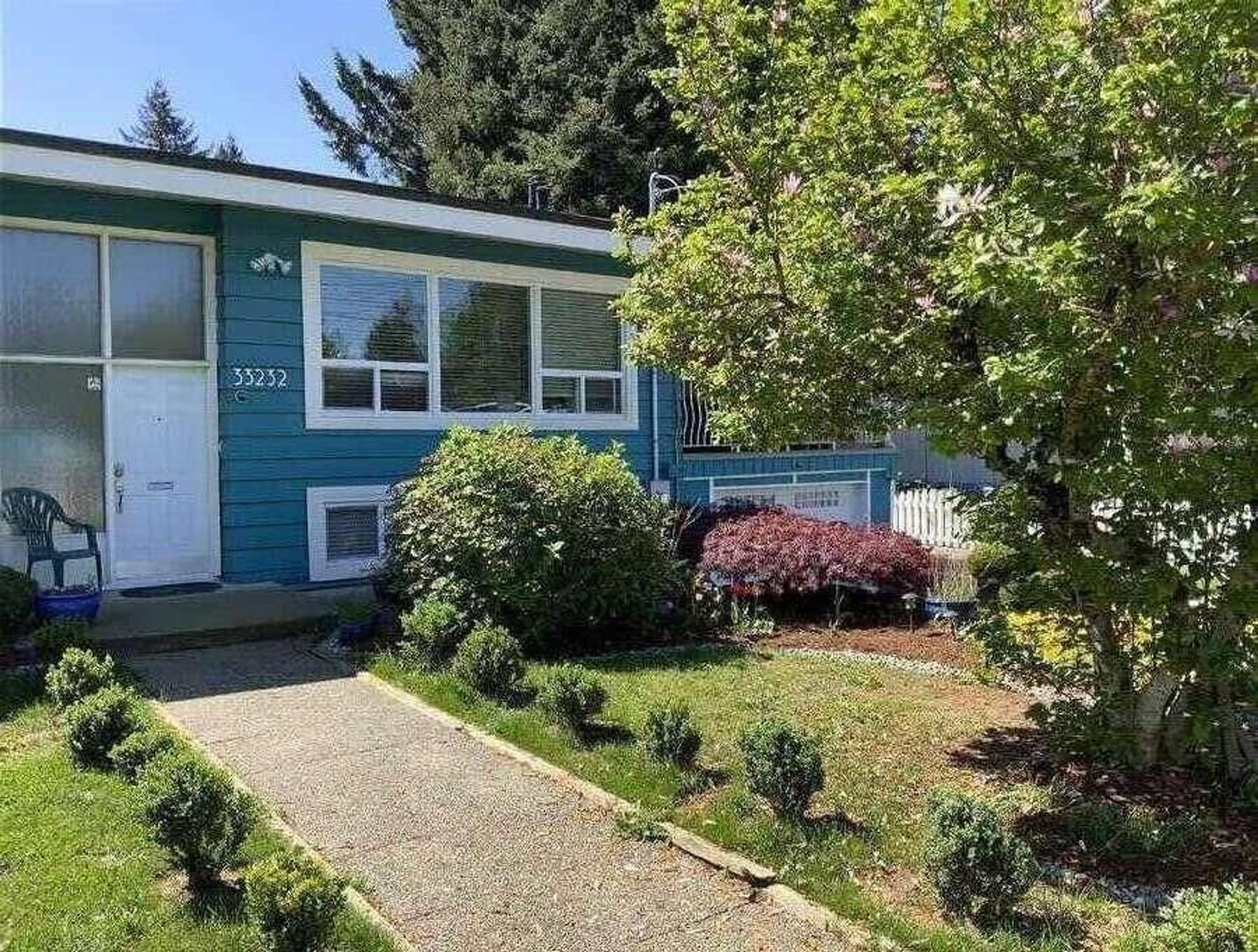 Home with vinyl exterior material, street for 33232 HAWTHORNE AVENUE, Abbotsford British Columbia V2S1B3