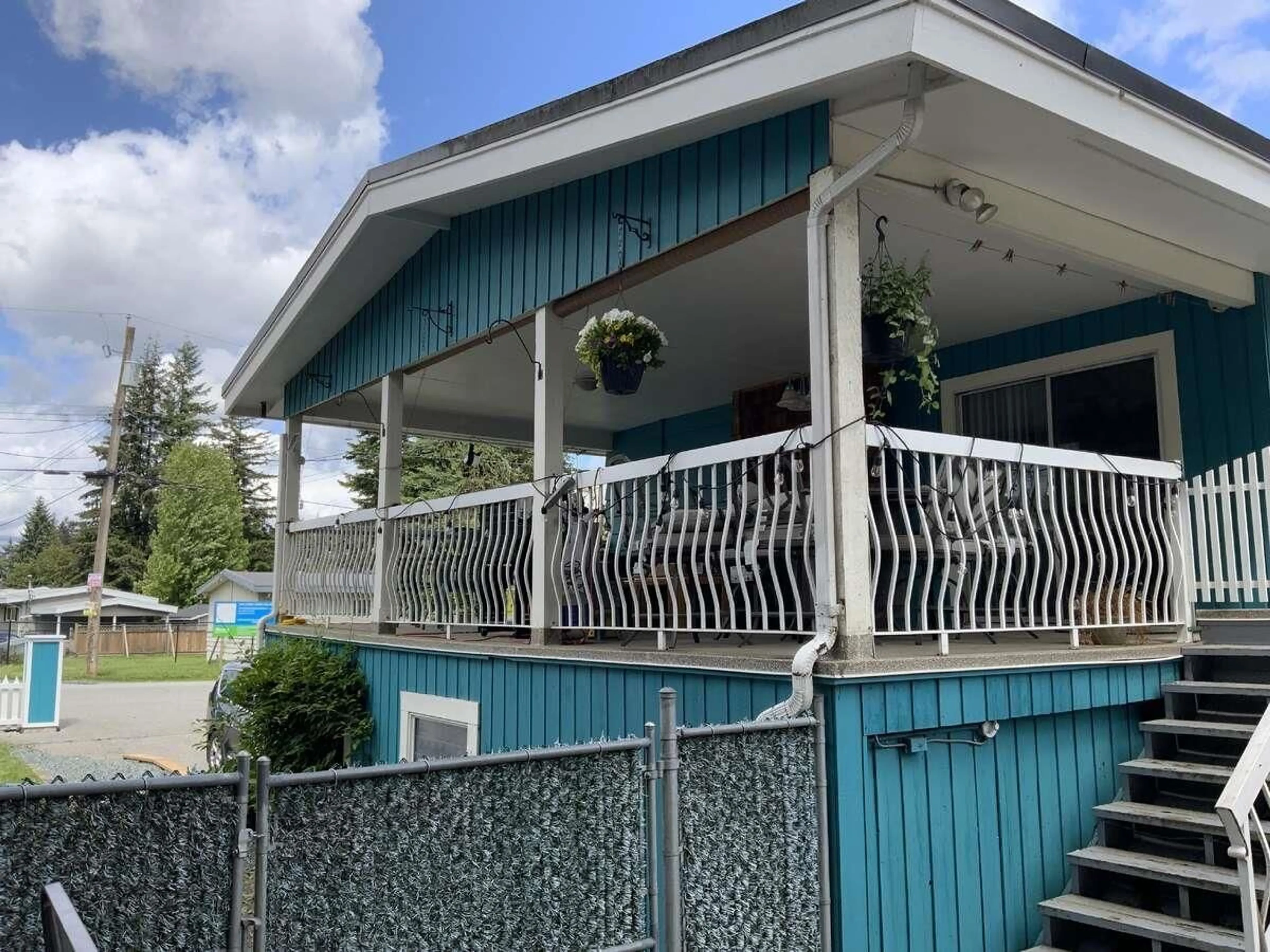 Home with vinyl exterior material, street for 33232 HAWTHORNE AVENUE, Abbotsford British Columbia V2S1B3