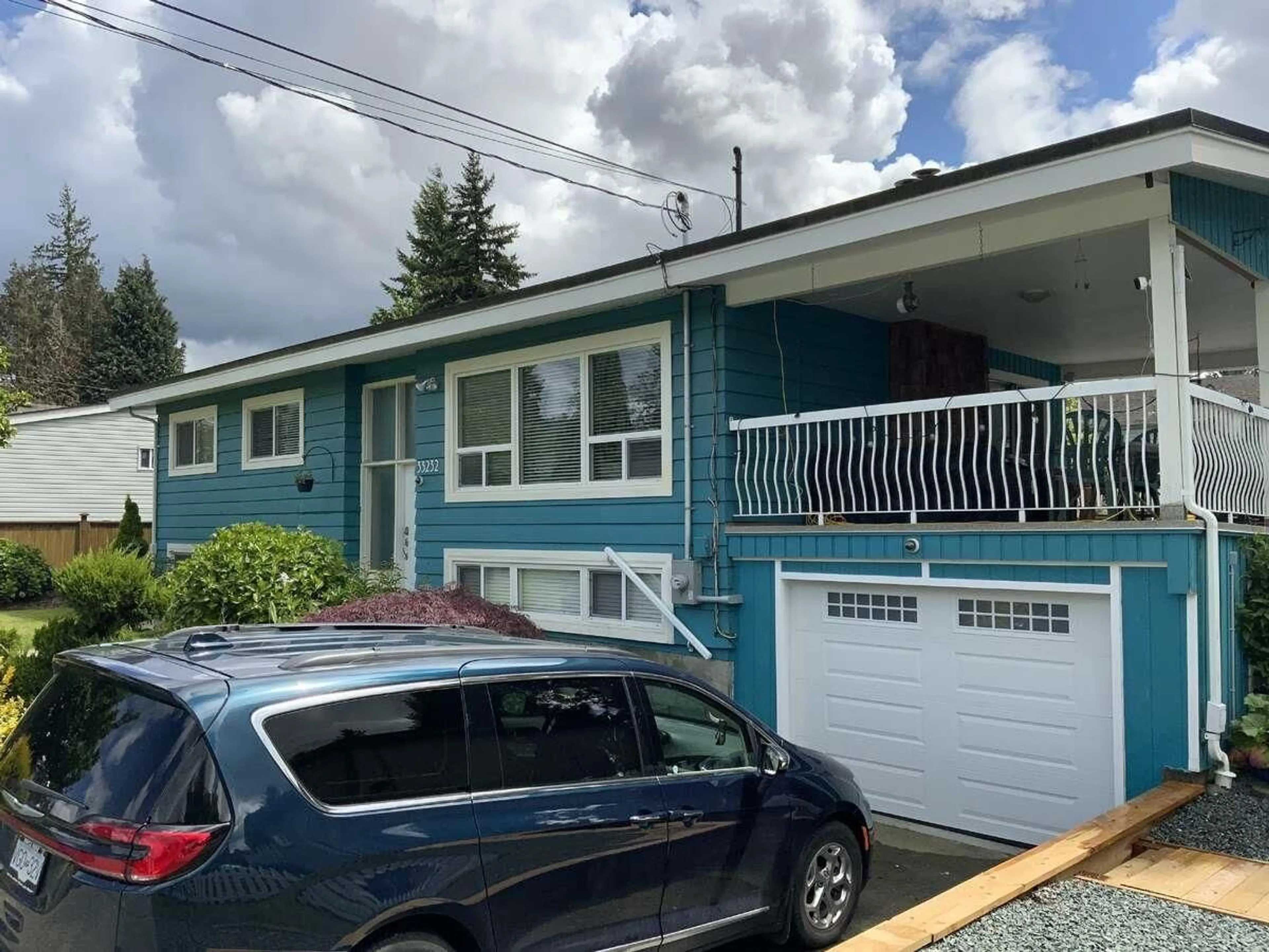 Home with vinyl exterior material, street for 33232 HAWTHORNE AVENUE, Abbotsford British Columbia V2S1B3