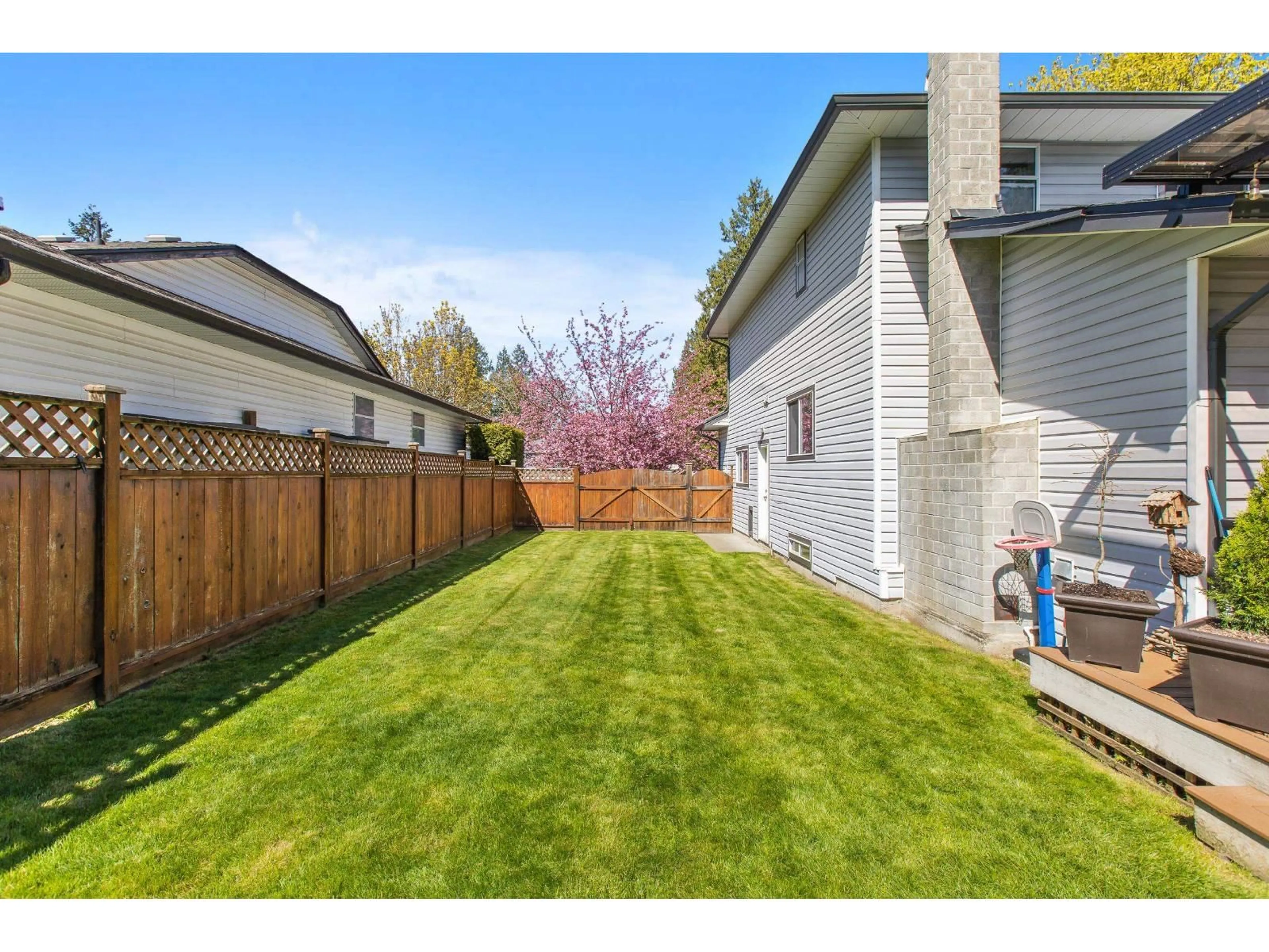 Patio, unknown for 13396 61 AVENUE, Surrey British Columbia V3X2K4