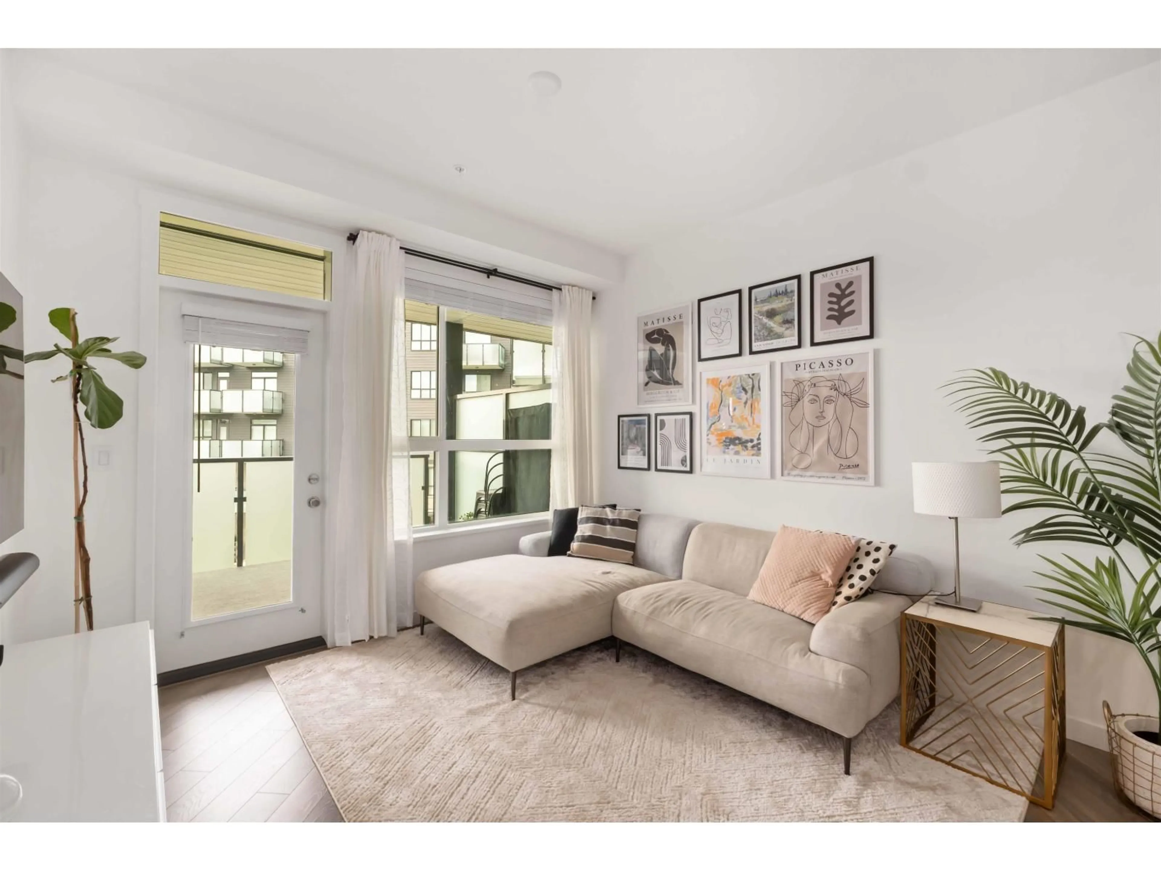 Living room with furniture, unknown for 324 - 15738 85 AVENUE, Surrey British Columbia V4N6Y1