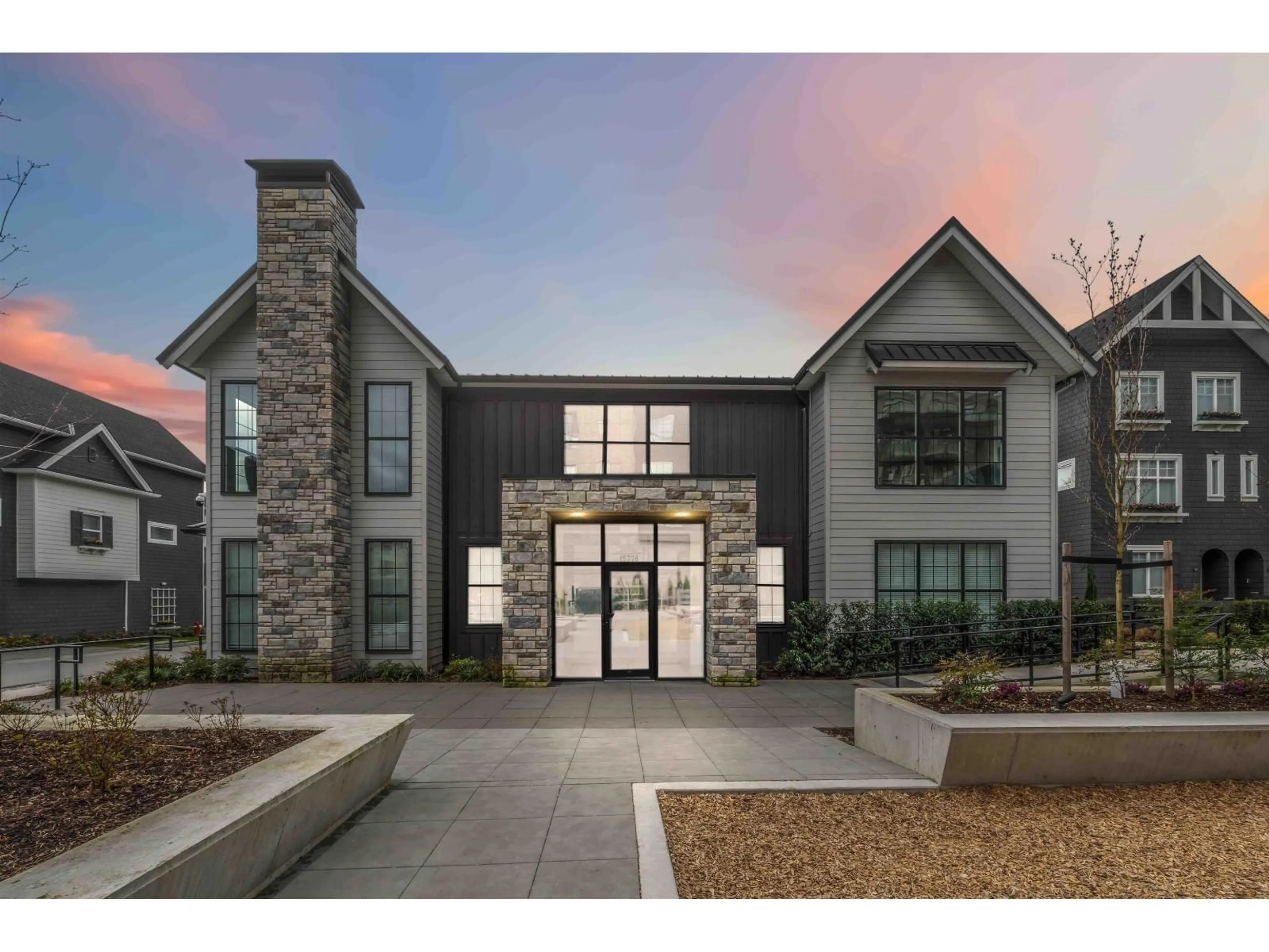 Home with brick exterior material, building for 324 - 15738 85 AVENUE, Surrey British Columbia V4N6Y1