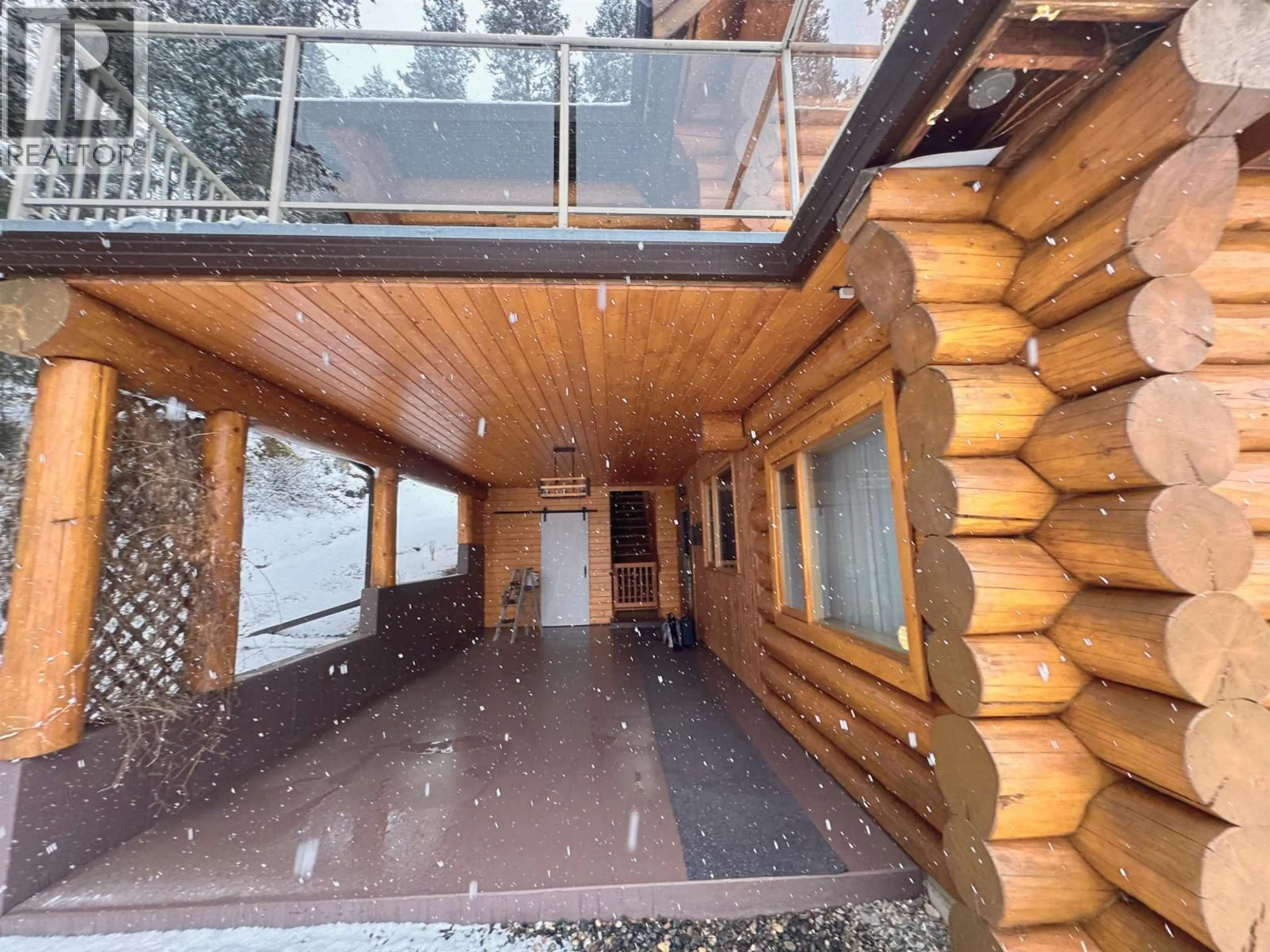 Indoor foyer for 5278 KALLUM DRIVE, 108 Mile Ranch British Columbia V0K2Z0