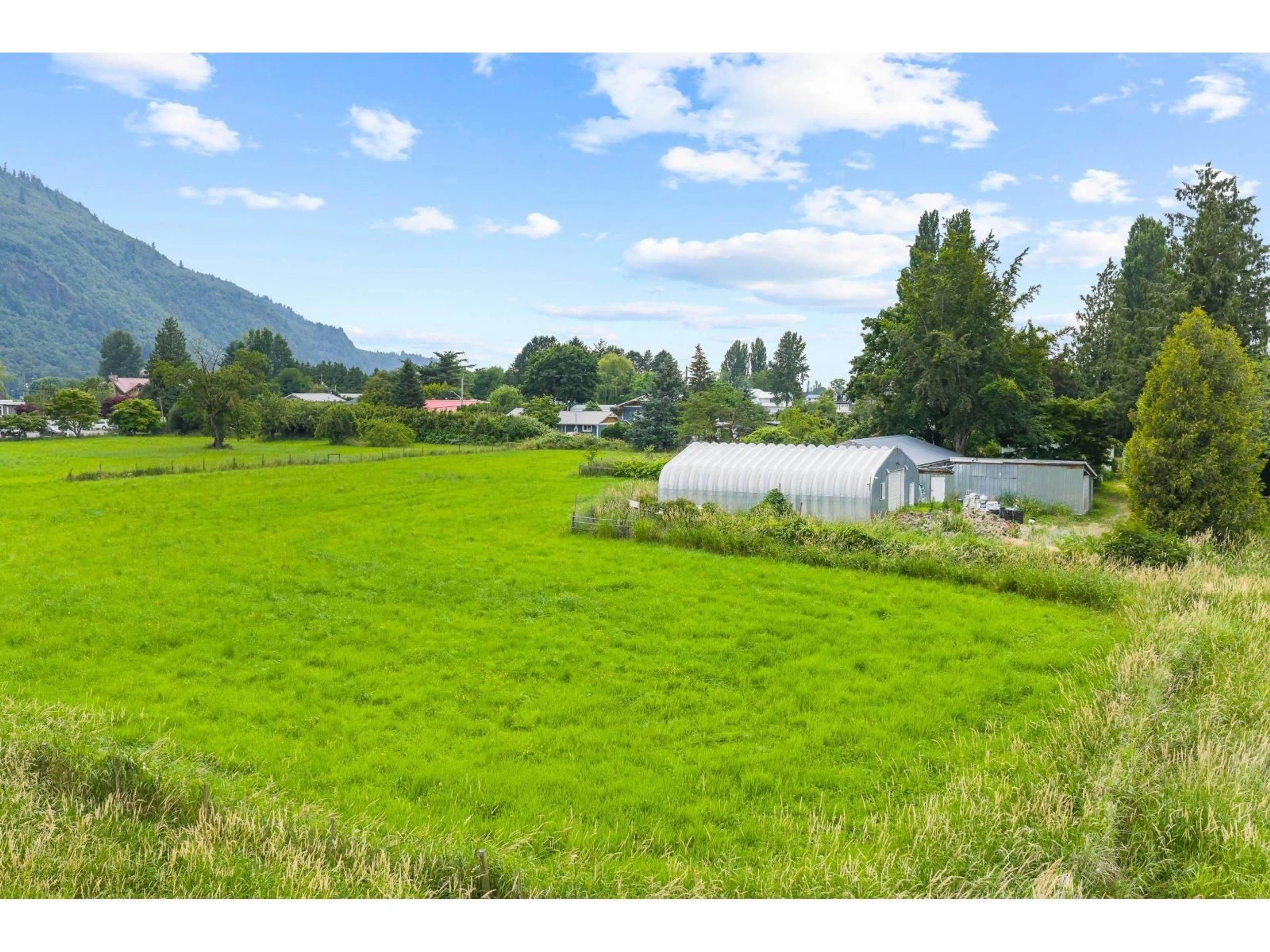A pic from outside/outdoor area/front of a property/back of a property/a pic from drone, mountain view for 394 ARNOLD ROAD, Abbotsford British Columbia V3G1S4
