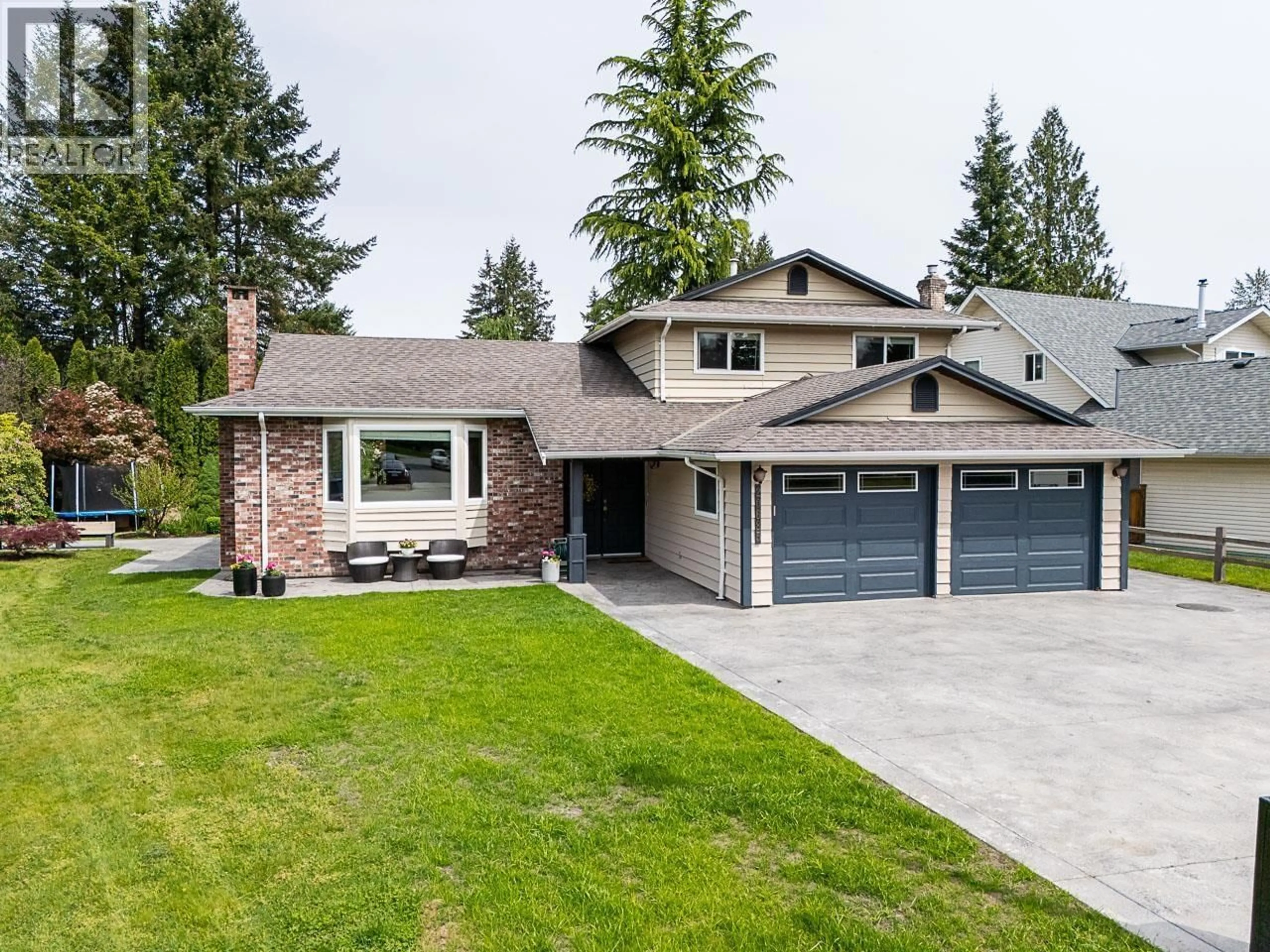 Home with vinyl exterior material, street for 20685 125 AVENUE, Maple Ridge British Columbia V2X8N9