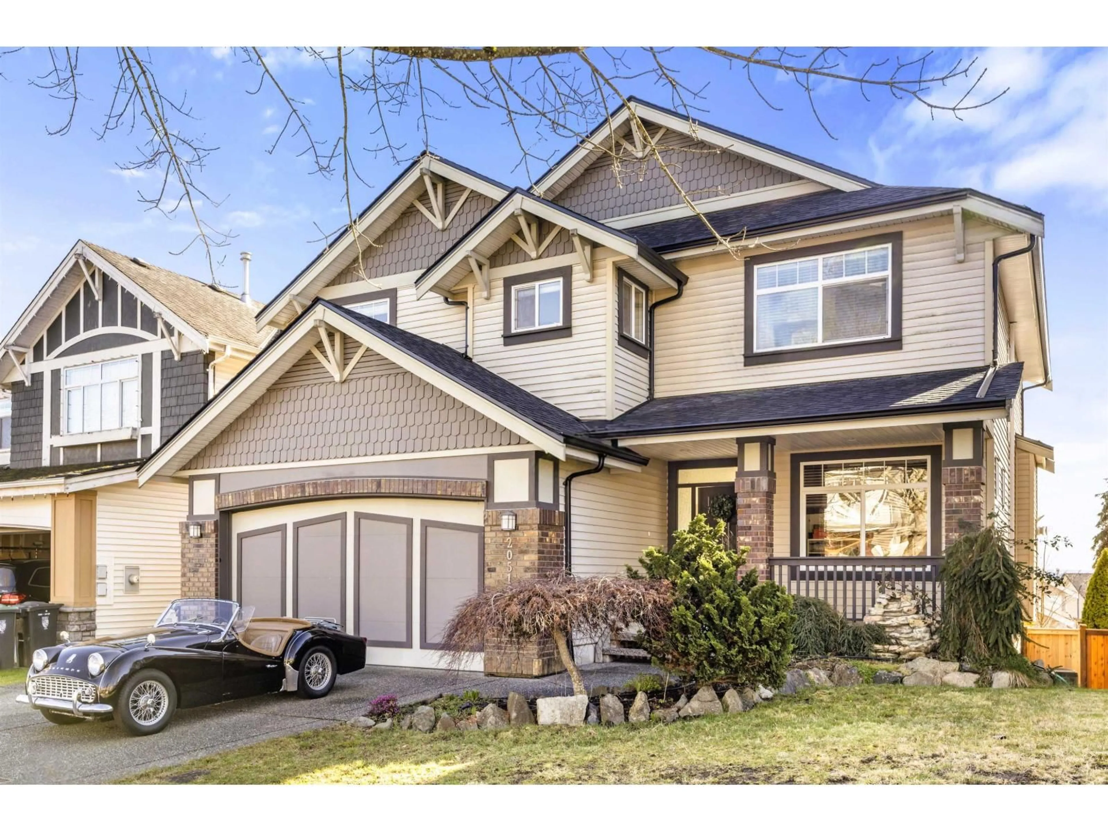 Home with vinyl exterior material, street for 20518 67B AVENUE, Langley British Columbia V2Y3E1