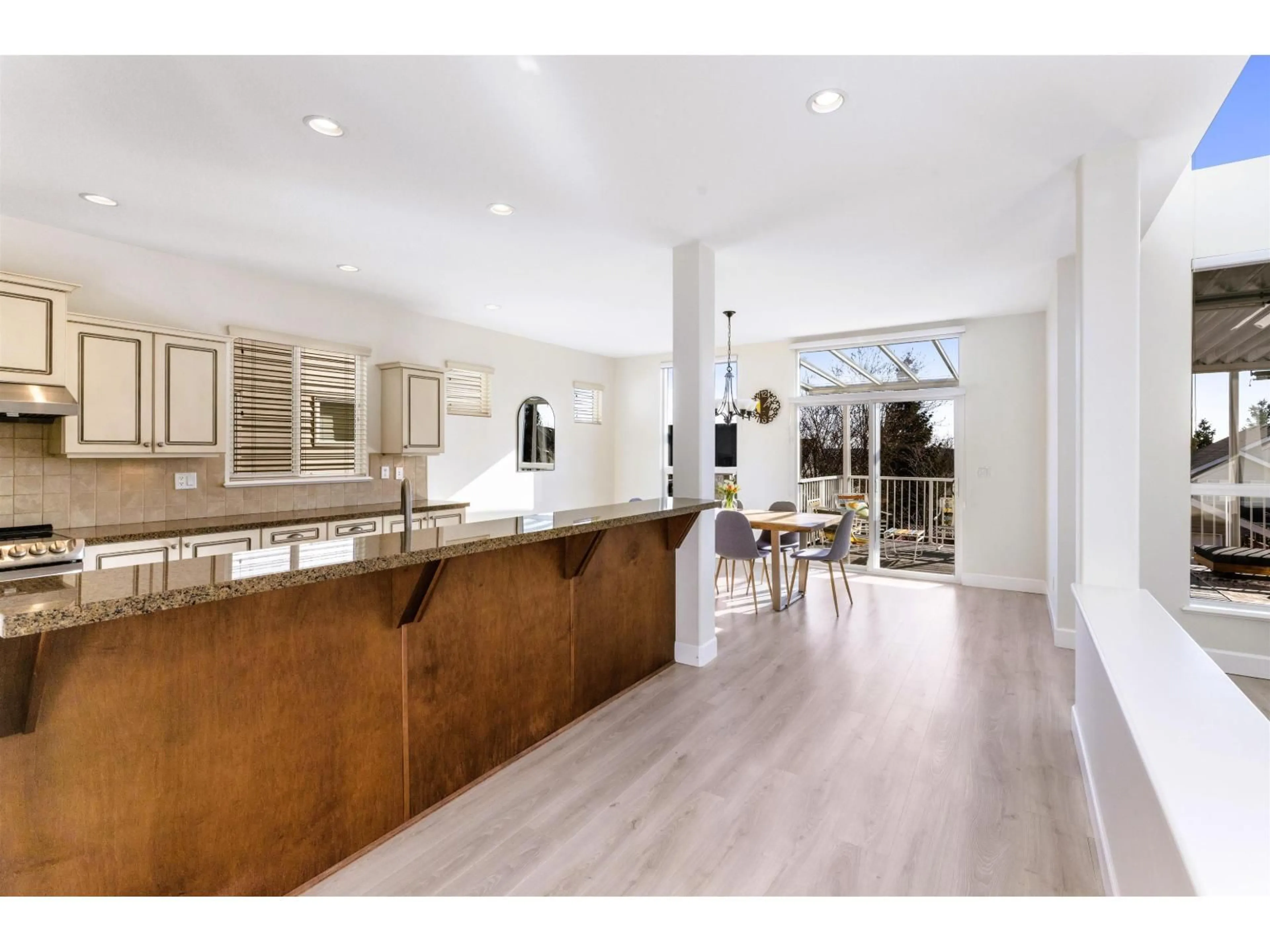 Open concept kitchen, unknown for 20518 67B AVENUE, Langley British Columbia V2Y3E1